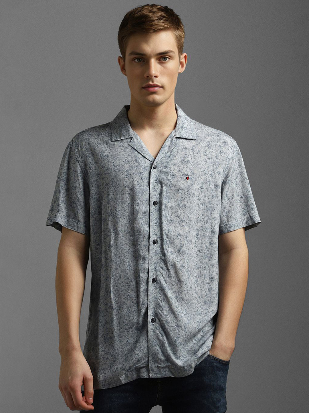 Louis Philippe Jeans Men Slim Fit Cuban Collar Floral Printed Casual Shirt, Grey
Louis Philippe Jeans Men Slim Fit Cuban Collar Floral Printed Casual Shirt, Grey