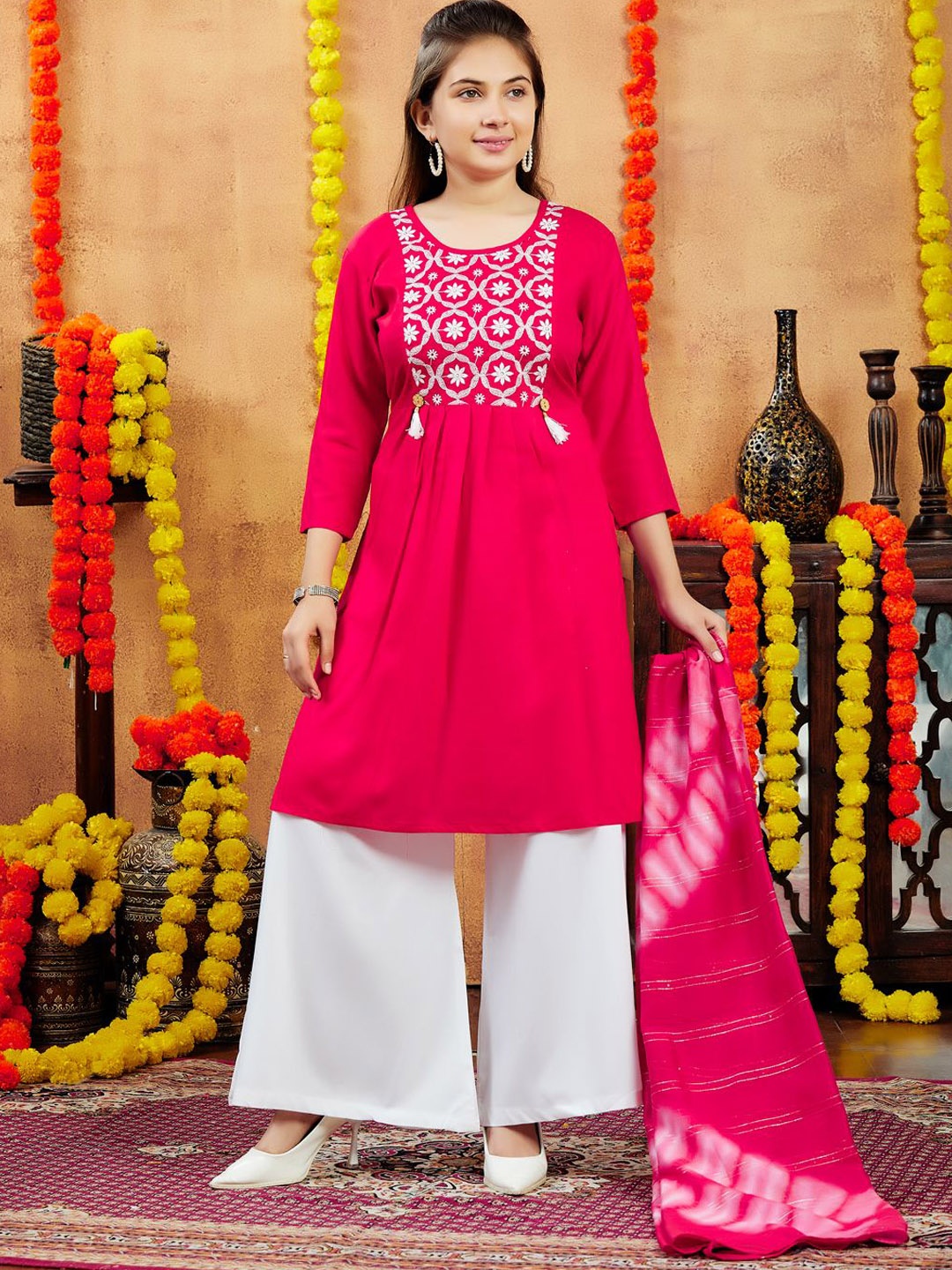 BAESD Girls Floral Embroidered Round Neck Thread Work Straight Cotton Kurta, Red
BAESD Girls Floral Embroidered Round Neck Thread Work Straight Cotton Kurta, Red