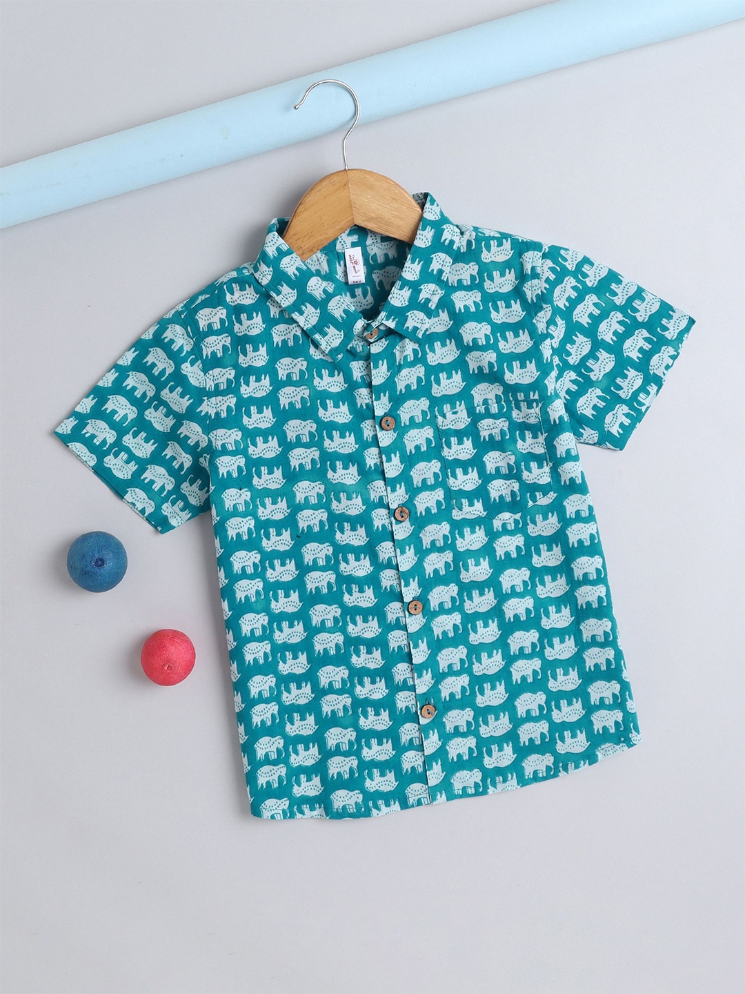 The Magic Wand Boys Comfort Fit Spread Collar Conversational Printed Cotton Casual Shirt, Green
The Magic Wand Boys Comfort Fit Spread Collar Conversational Printed Cotton Casual Shirt, Green