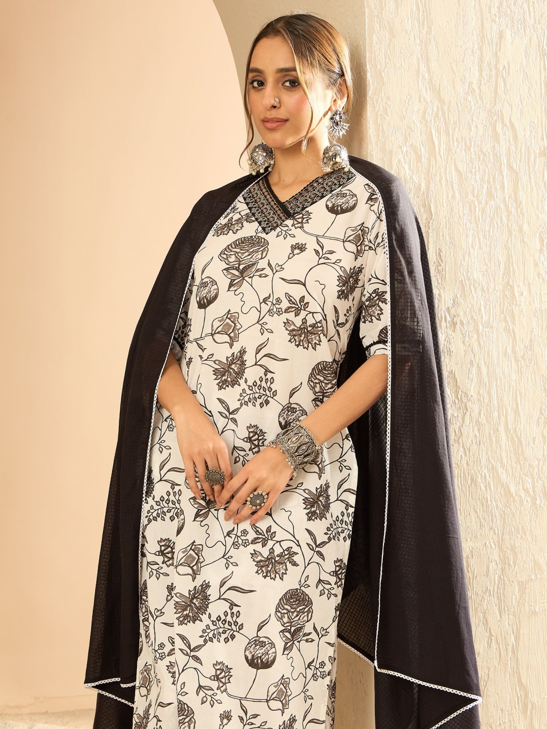 Indo Era Floral Printed Embellished Pure Cotton Straight Kurta with Trouser And Dupatta, White
Indo Era Floral Printed Embellished Pure Cotton Straight Kurta with Trouser And Dupatta, White