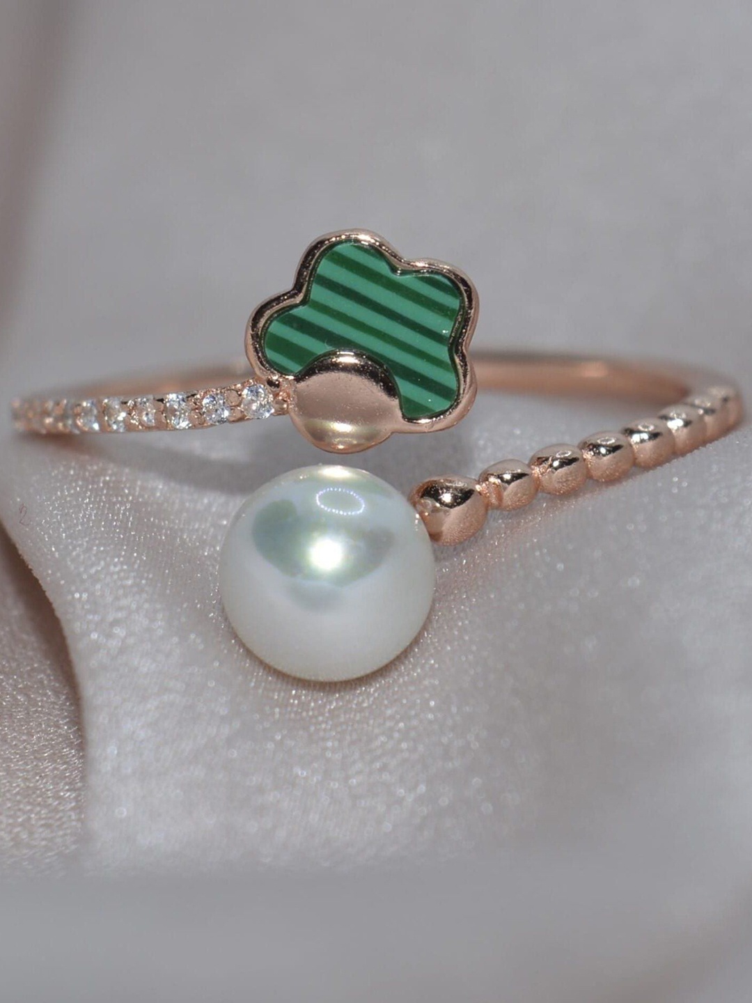 Luxevogue Sterling Silver Rose Gold-Plated Cubic Zirconia & Pearl Harmony Finger Ring
Luxevogue Sterling Silver Rose Gold-Plated Cubic Zirconia & Pearl Harmony Finger Ring