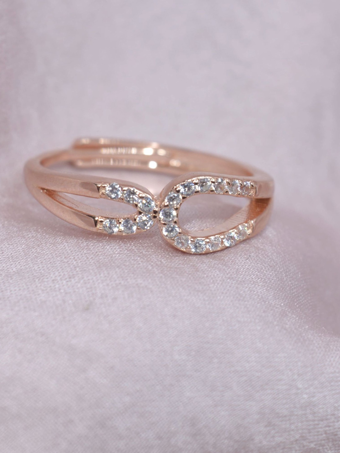 Luxevogue 925 Sterling Silver Rose Gold-Plated CZ Studded Curves of Elegance Finger Ring
Luxevogue 925 Sterling Silver Rose Gold-Plated CZ Studded Curves of Elegance Finger Ring