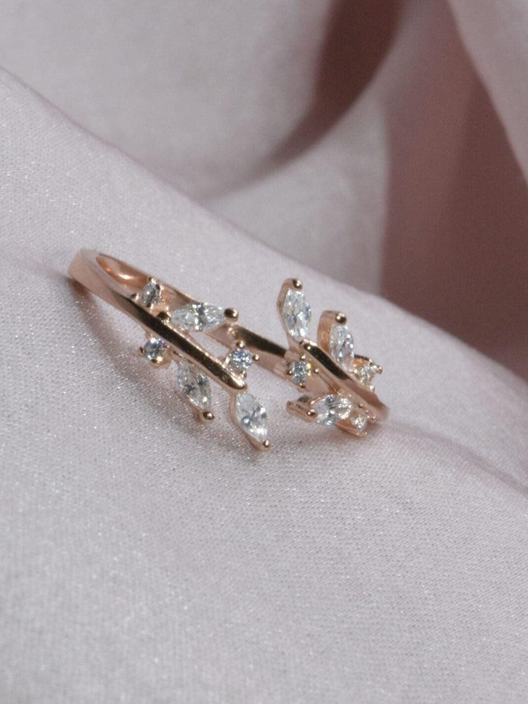 Luxevogue 925 Sterling Silver Rose Gold-Plated Cubic Zirconia Botanical Whimsy Finger Ring
Luxevogue 925 Sterling Silver Rose Gold-Plated Cubic Zirconia Botanical Whimsy Finger Ring