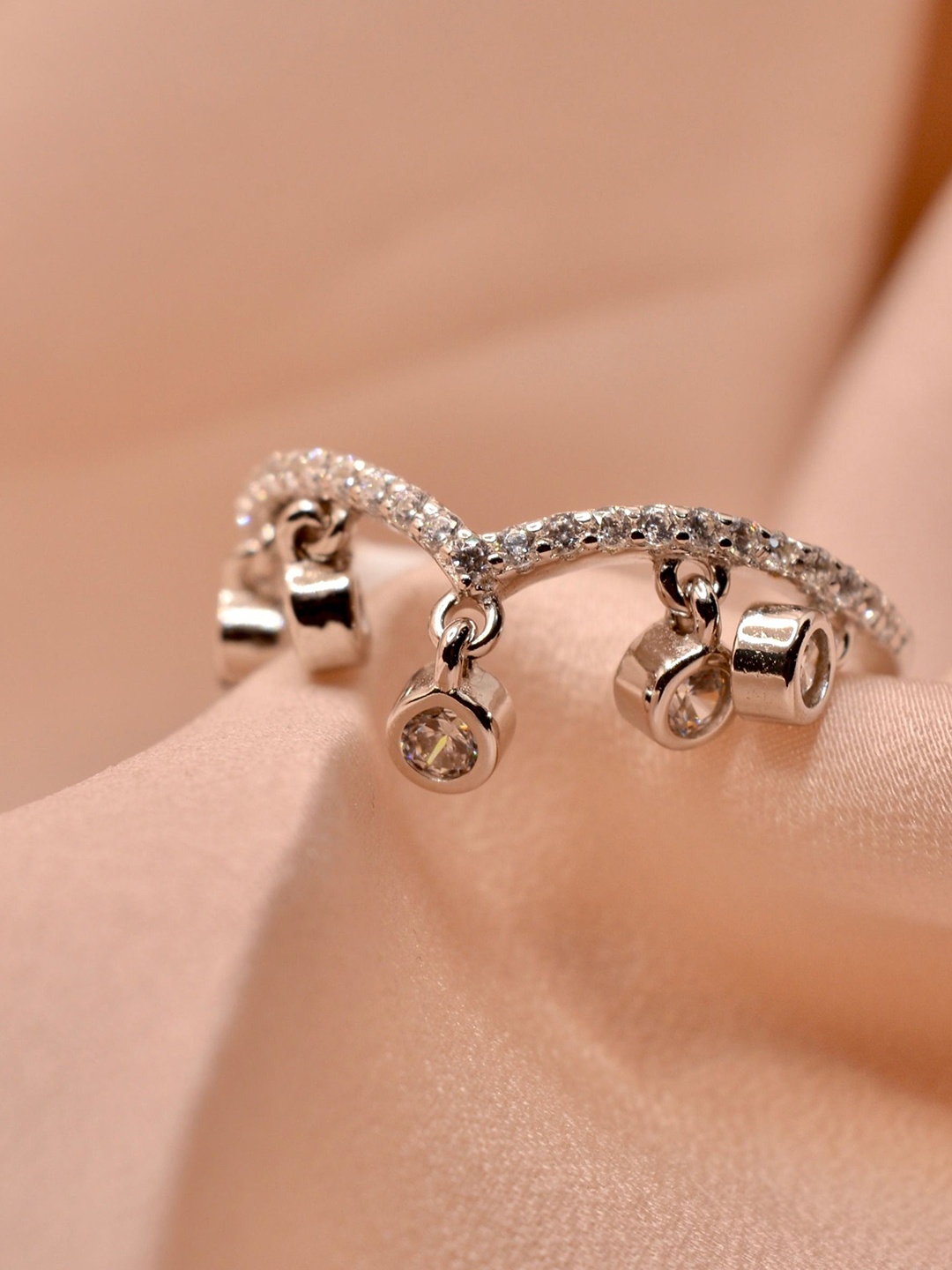 Luxevogue Sterling Silver Rhodium-Plated CZ-Stone Studded Princess Crown Finger Ring
Luxevogue Sterling Silver Rhodium-Plated CZ-Stone Studded Princess Crown Finger Ring