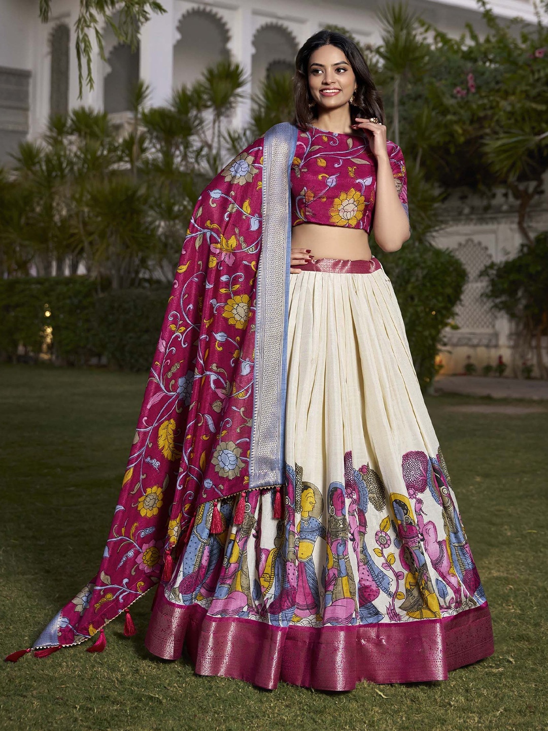 LOOKNBOOK ART Kalamkari Printed Ready to Wear Lehenga & Unstitched Blouse With Dupatta, Off white
LOOKNBOOK ART Kalamkari Printed Ready to Wear Lehenga & Unstitched Blouse With Dupatta, Off white