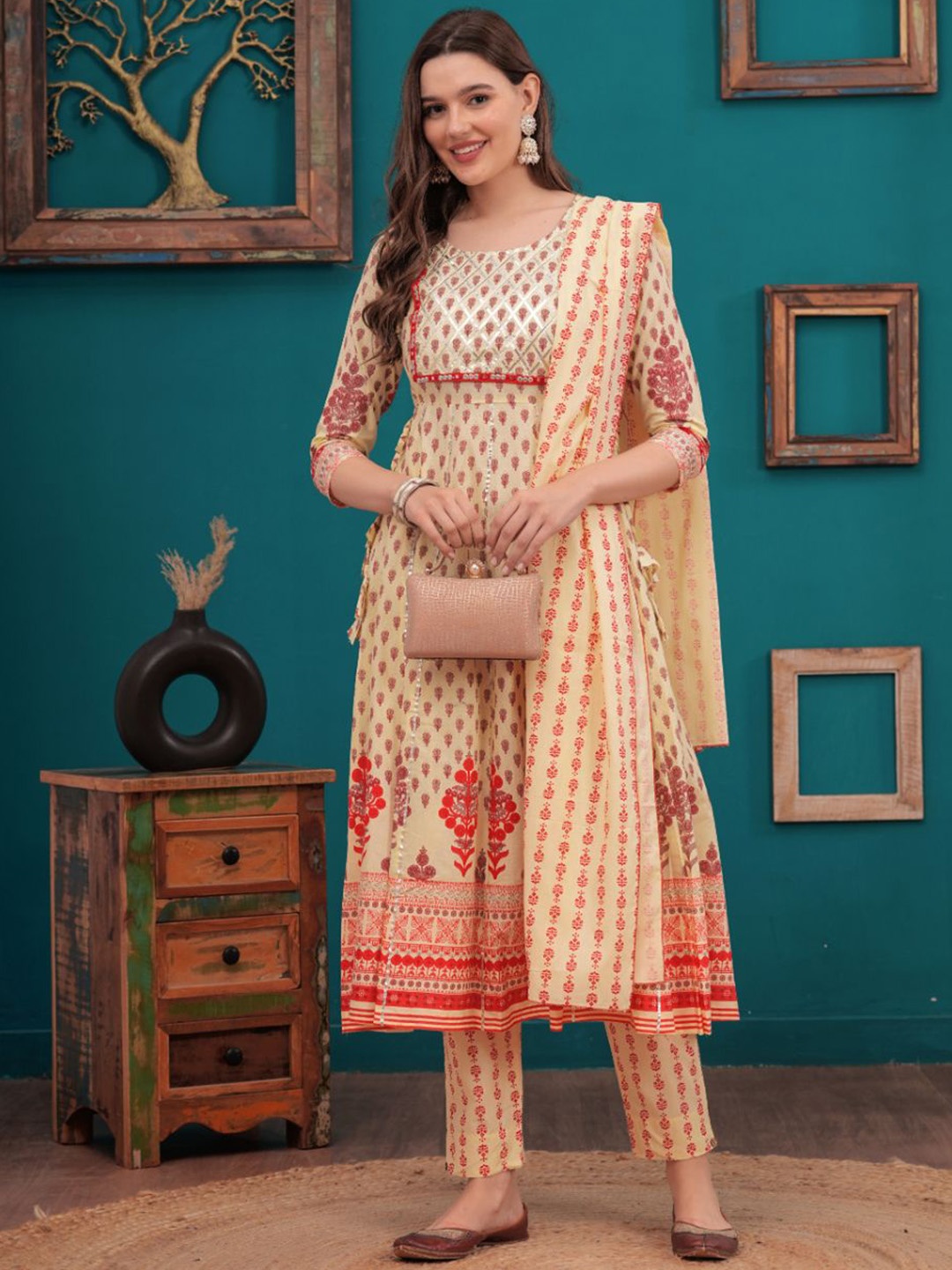 HIGHLIGHT FASHION EXPORT Women Floral Printed Layered Gotta Patti Pure Cotton Kurta with Trousers & With, Peach
HIGHLIGHT FASHION EXPORT Women Floral Printed Layered Gotta Patti Pure Cotton Kurta with Trousers & With, Peach