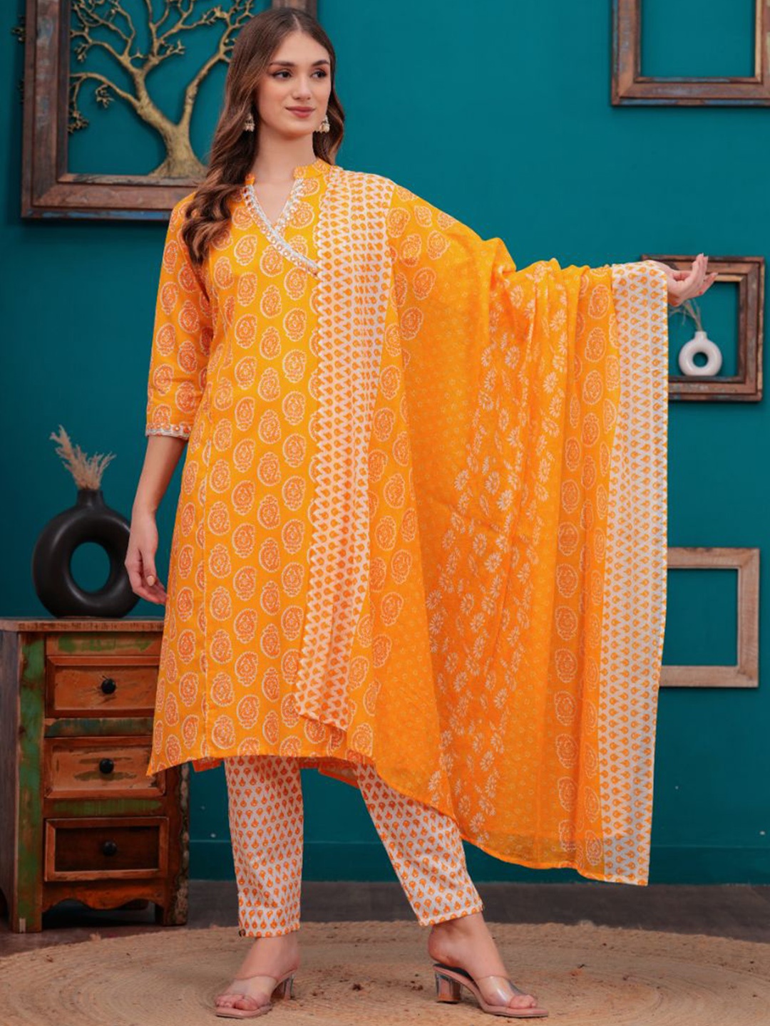 HIGHLIGHT FASHION EXPORT Paisley Printed Pure Cotton Kurta With Trousers & Dupatta, Yellow
HIGHLIGHT FASHION EXPORT Paisley Printed Pure Cotton Kurta With Trousers & Dupatta, Yellow