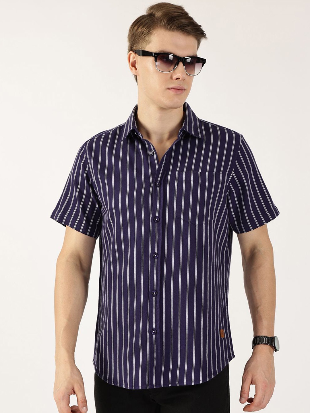 Thomas Scott Men Classic Slim Fit Spread Collar Vertical Striped Cotton Casual Shirt, Navy blue
Thomas Scott Men Classic Slim Fit Spread Collar Vertical Striped Cotton Casual Shirt, Navy blue