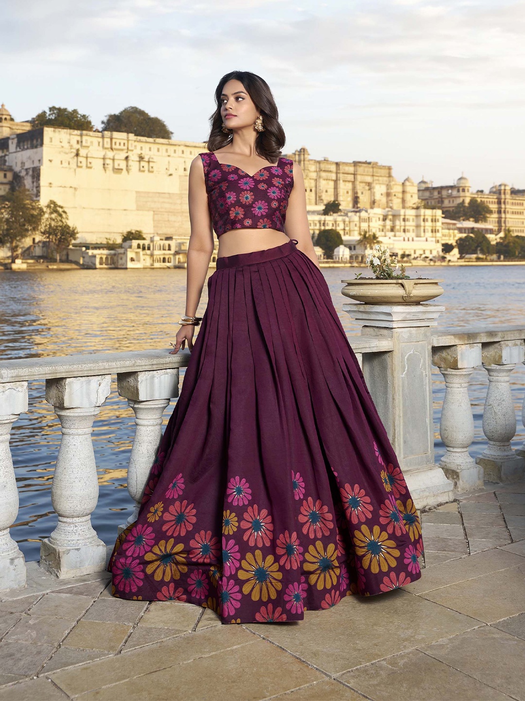 LOOKNBOOK ART Floral Printed Ready to Wear Lehenga & Unstitched Blouse With Dupatta, Burgundy
LOOKNBOOK ART Floral Printed Ready to Wear Lehenga & Unstitched Blouse With Dupatta, Burgundy