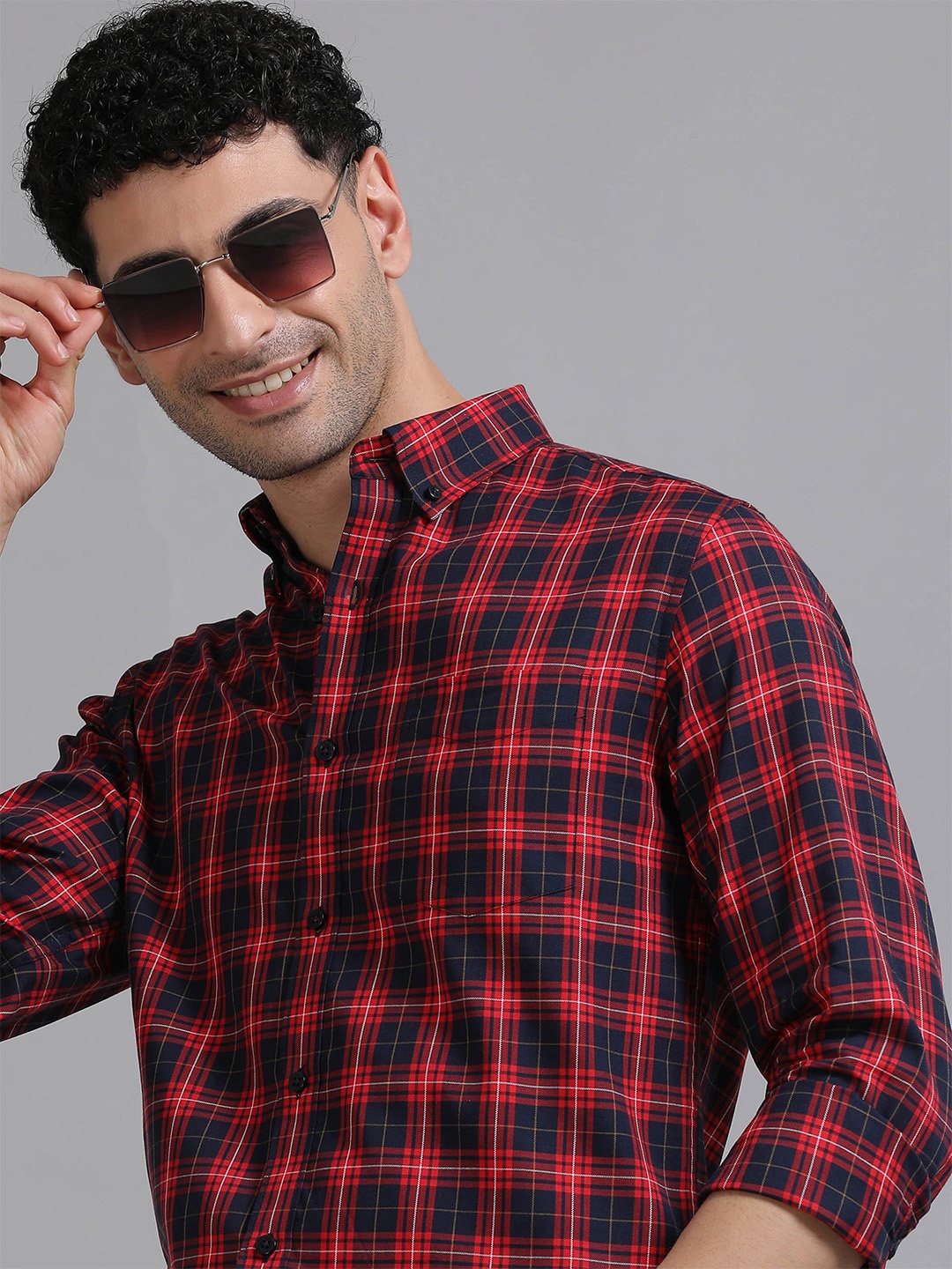 THE FORMAL CLUB Men Smart Fit Button-Down Collar Checked Cotton Casual Shirt, Navy blue
THE FORMAL CLUB Men Smart Fit Button-Down Collar Checked Cotton Casual Shirt, Navy blue