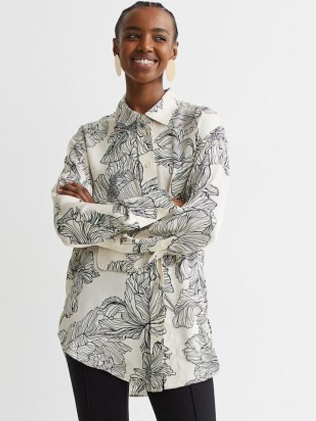 Tulip Eden Women Relaxed Oversized Fit Spread Collar Floral Printed Satin Casual Shirt, Beige
Tulip Eden Women Relaxed Oversized Fit Spread Collar Floral Printed Satin Casual Shirt, Beige