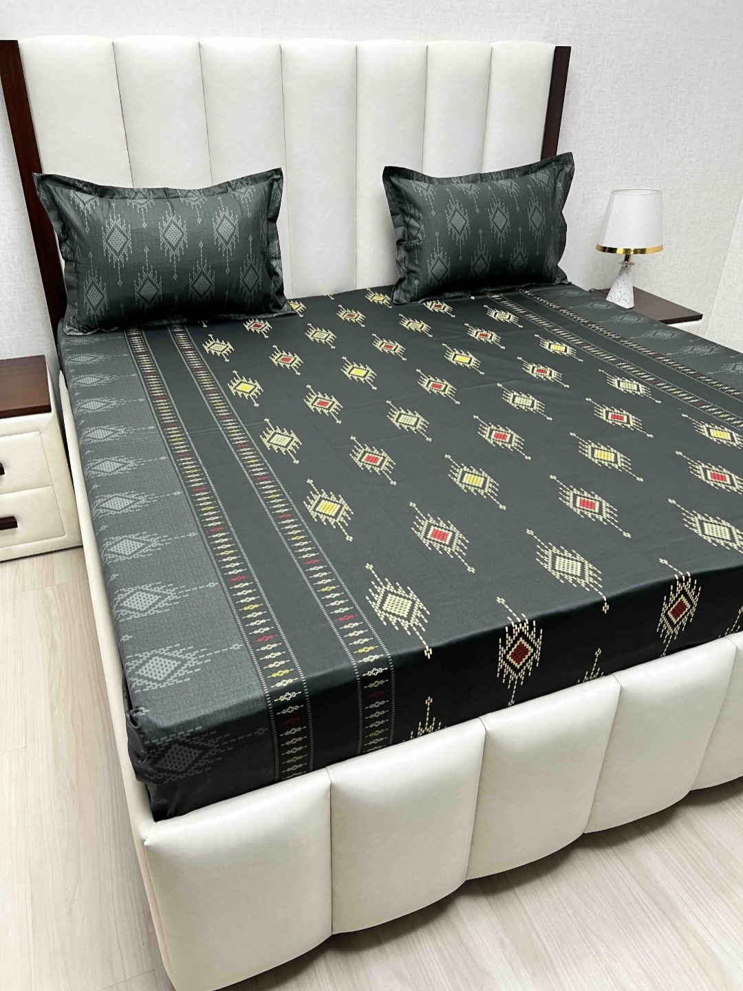 Pure Decor Velar sib Black Geometric Pure Cotton 250 TC King Bedsheet Set-2.74mx2.74m
Pure Decor Velar sib Black Geometric Pure Cotton 250 TC King Bedsheet Set-2.74mx2.74m
