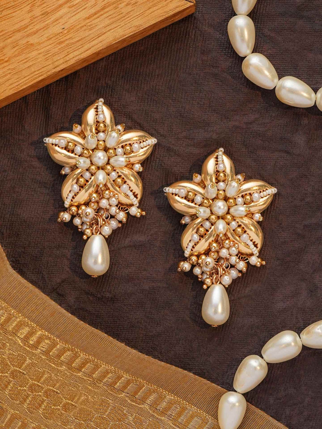 EVERSTYLISH Sanjoya Artificial Stones Studded And Beaded Floral Shaped Drop Earrings, White
EVERSTYLISH Sanjoya Artificial Stones Studded And Beaded Floral Shaped Drop Earrings, White