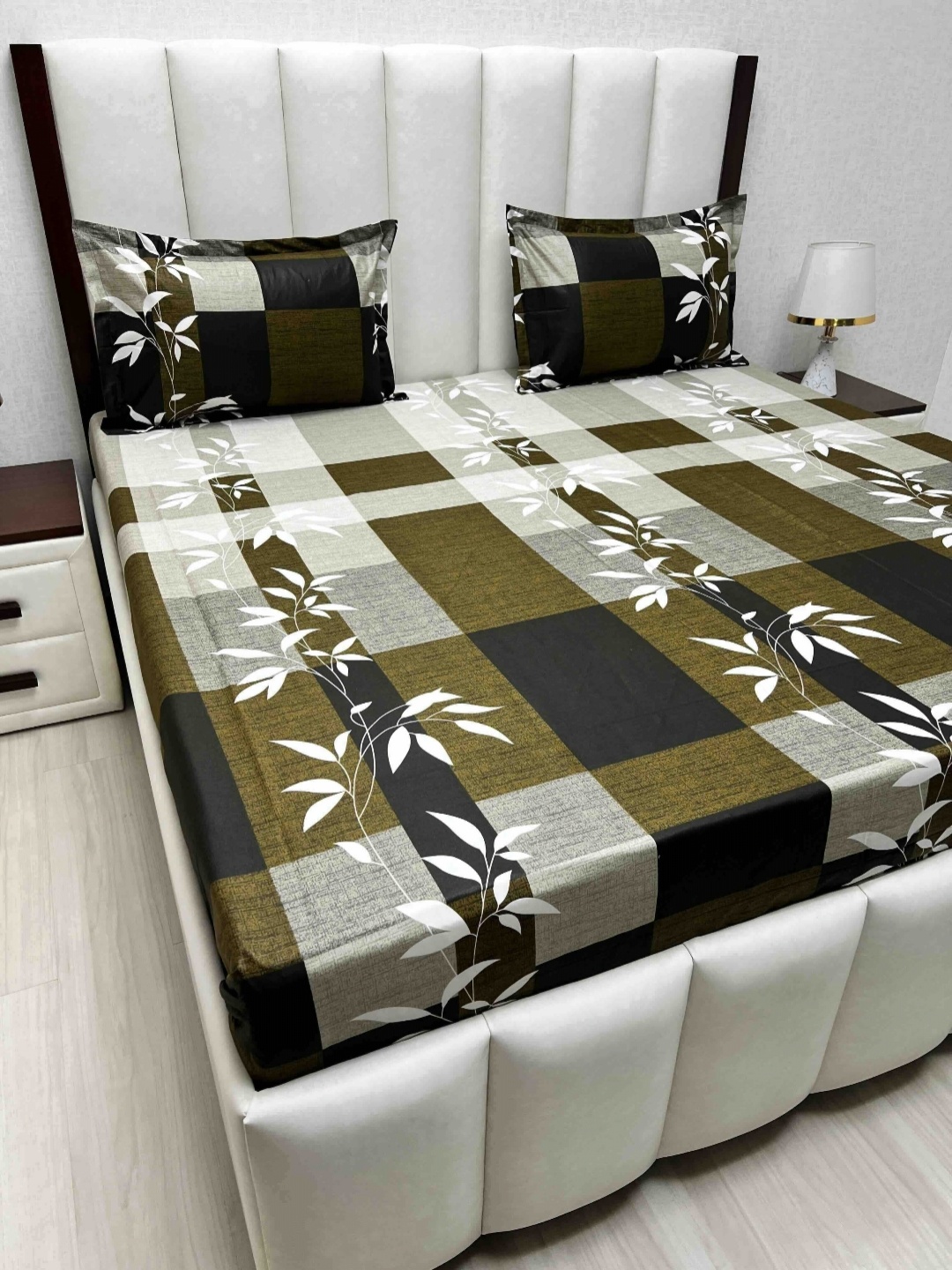 Pure Decor Velar sib Green & White Floral Pure Cotton 240 TC King Bedsheet Set-2.74mx2.74m
Pure Decor Velar sib Green & White Floral Pure Cotton 240 TC King Bedsheet Set-2.74mx2.74m