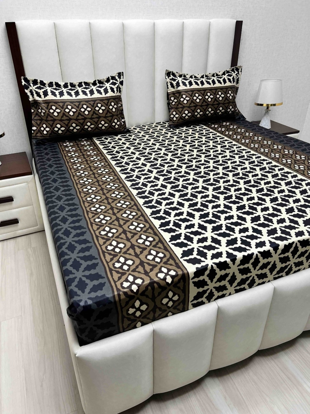 Pure Decor Velar Sib Brown & White Geometric Pure Cotton King Bedsheet Set-2.74mx2.74m
Pure Decor Velar Sib Brown & White Geometric Pure Cotton King Bedsheet Set-2.74mx2.74m