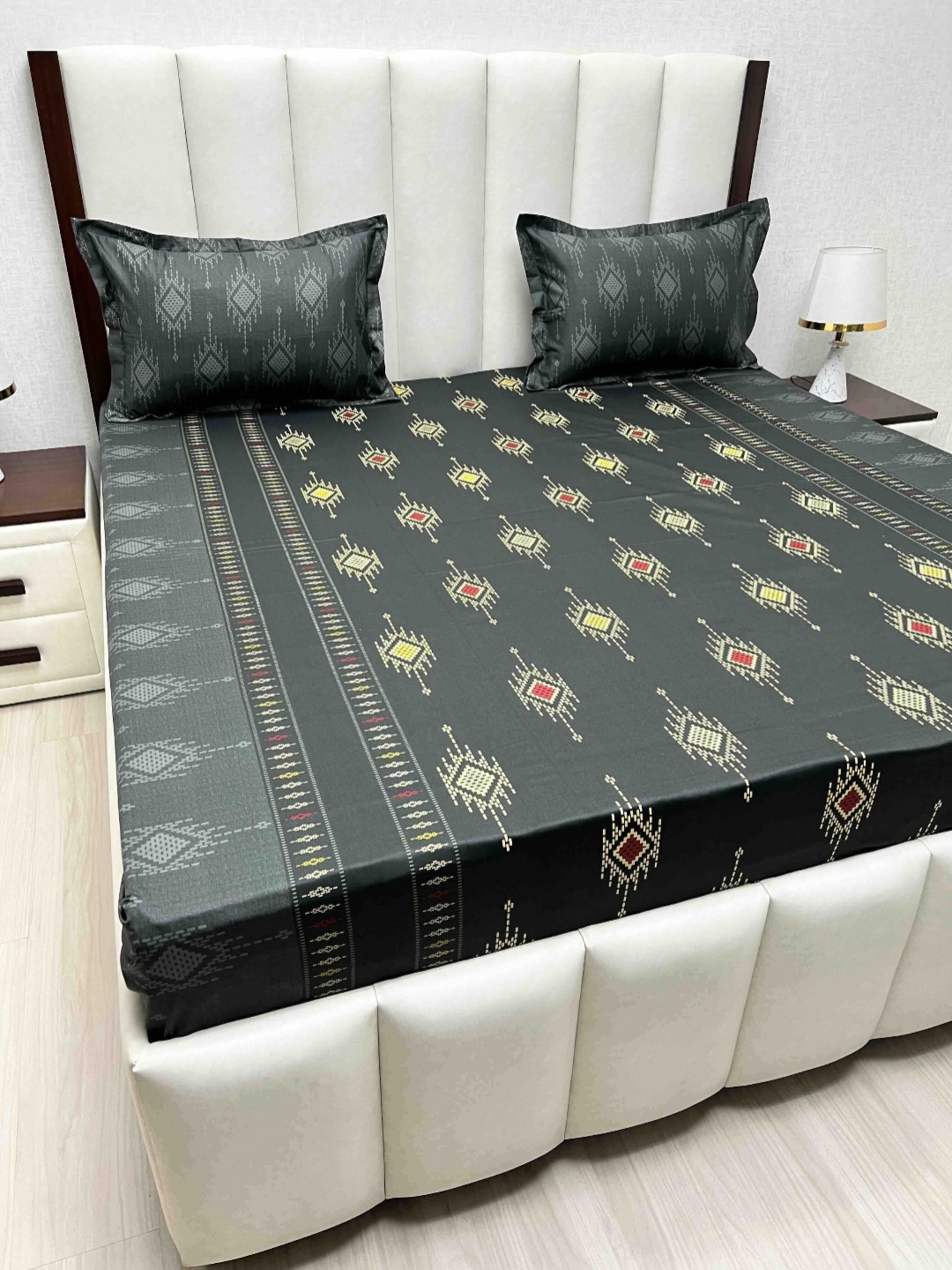 Pure Decor Velar Sib Black & Red Geometric Cotton 220 TC King Bedsheet Set-2.74mx2.74m
Pure Decor Velar Sib Black & Red Geometric Cotton 220 TC King Bedsheet Set-2.74mx2.74m