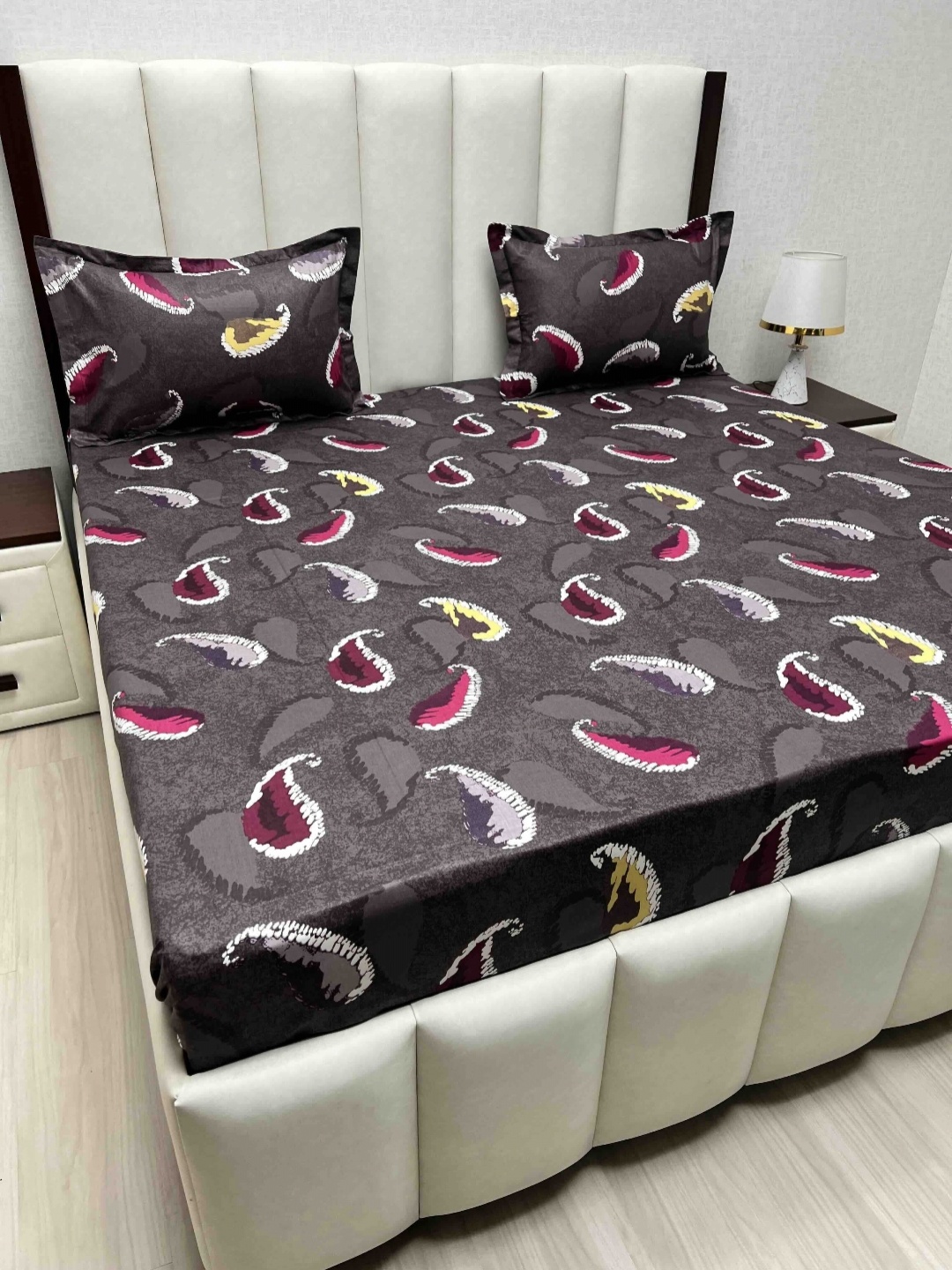Pure Decor Passion Fur Purple & White Ethnic Cotton 300 TC Queen BedsheetSet-2.28mx2.54m
Pure Decor Passion Fur Purple & White Ethnic Cotton 300 TC Queen BedsheetSet-2.28mx2.54m