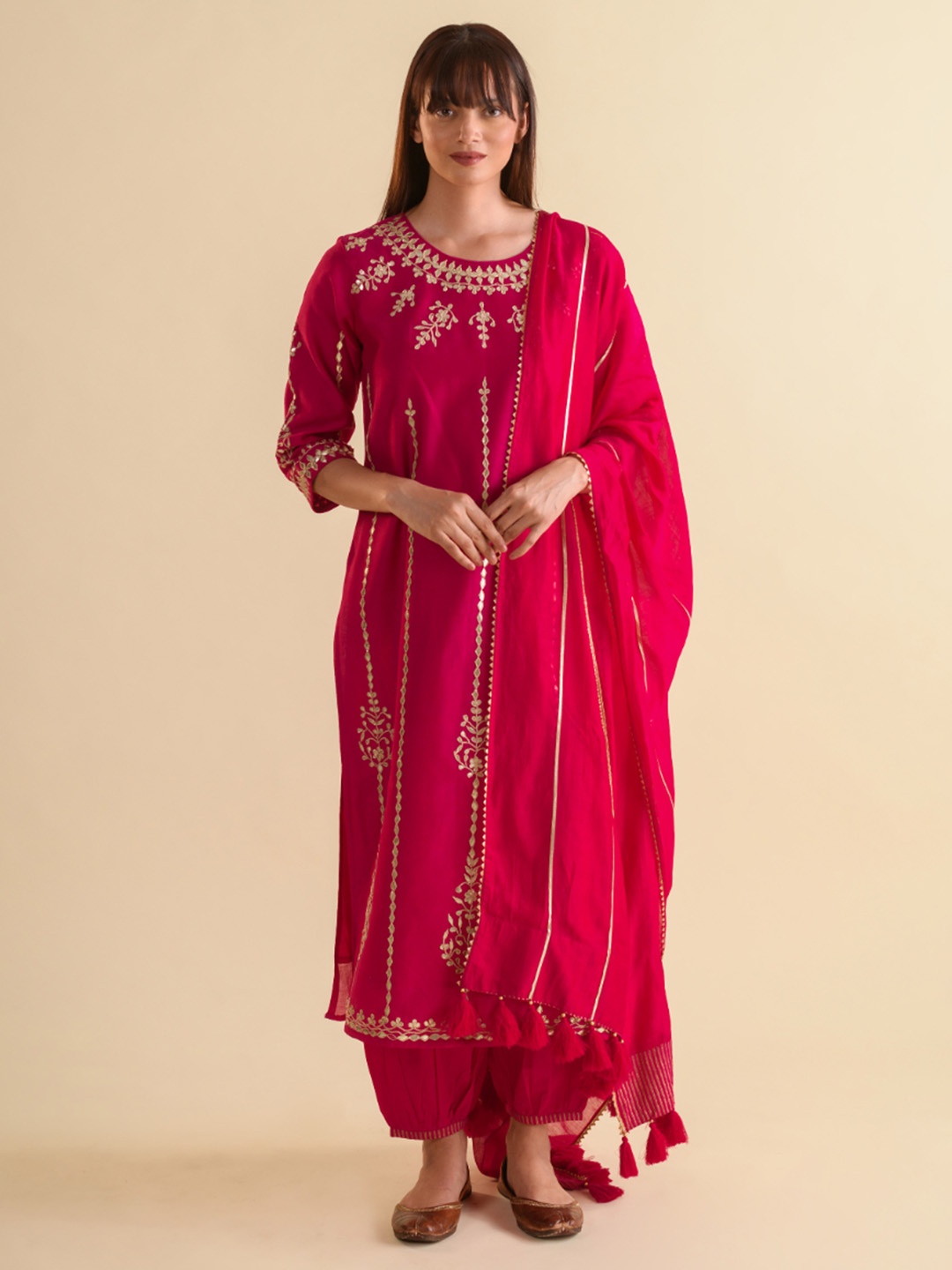 Kameez by Pooja Kejriwal Floral Embroidered Straight Kurta With Salwar & Dupatta, Magenta
Kameez by Pooja Kejriwal Floral Embroidered Straight Kurta With Salwar & Dupatta, Magenta