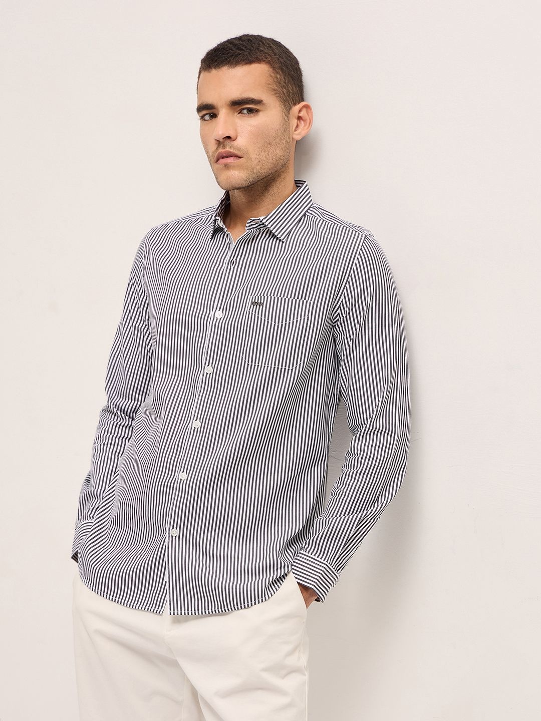 THE BEAR HOUSE Men Slim Fit Spread Collar Vertical Striped Cotton Casual Shirt, White
THE BEAR HOUSE Men Slim Fit Spread Collar Vertical Striped Cotton Casual Shirt, White