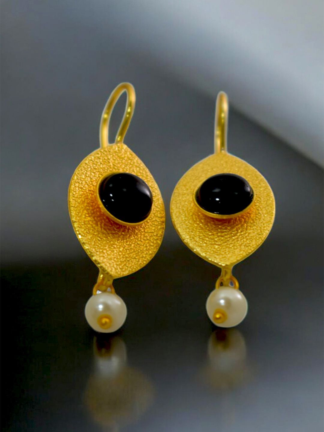 TISHUL JEWELS Gold-Plated Stones Studded And Beaded Teardrop Shaped Drop Earrings, Black
TISHUL JEWELS Gold-Plated Stones Studded And Beaded Teardrop Shaped Drop Earrings, Black
