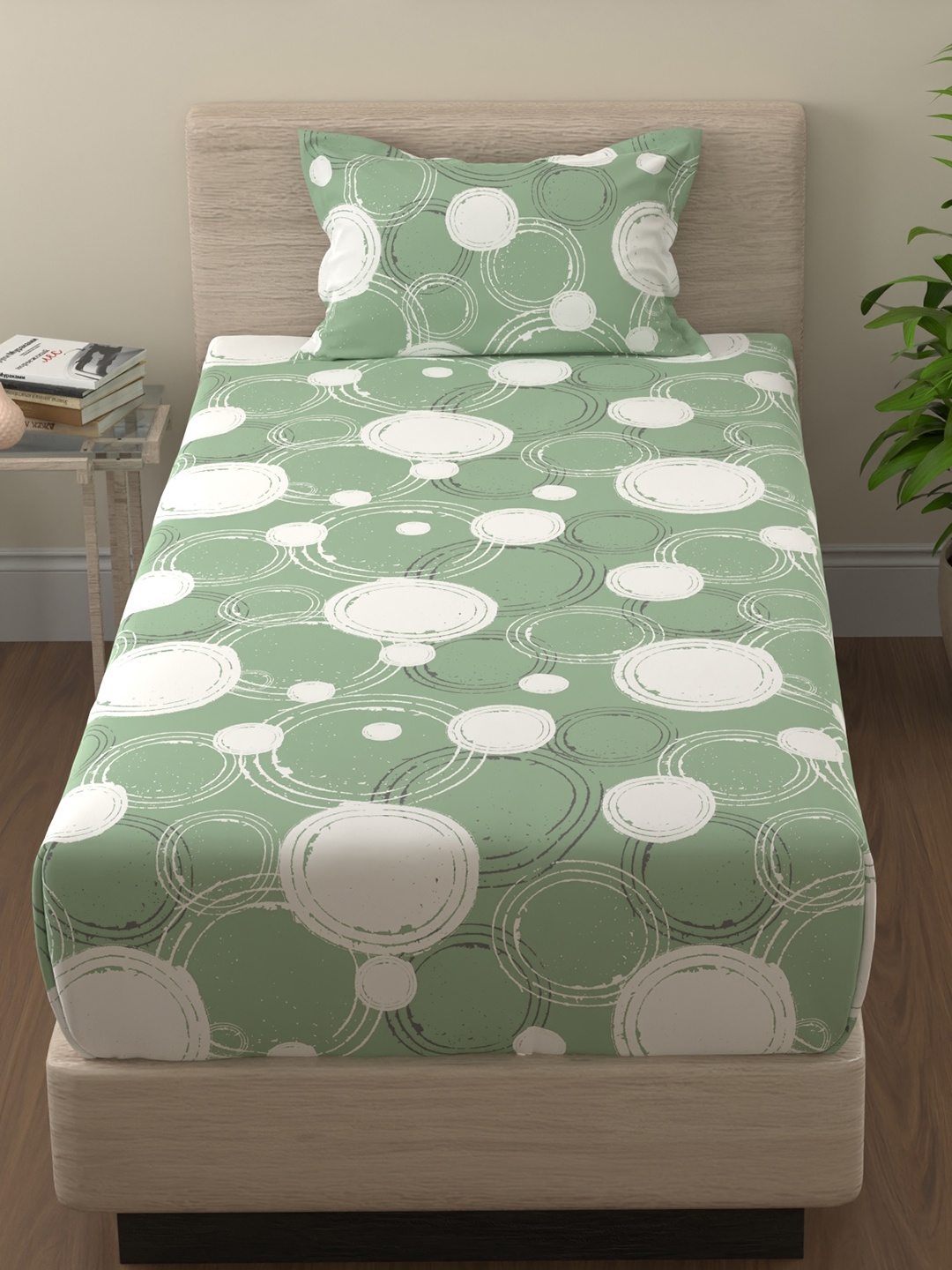 Huesland Green & White Geometric Printed 144 TC Cotton Single Bedsheet Set 2.23 m x 1.39 m
Huesland Green & White Geometric Printed 144 TC Cotton Single Bedsheet Set 2.23 m x 1.39 m