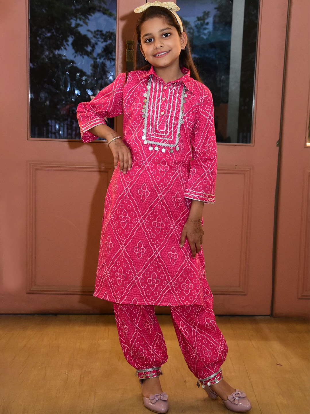 BAESD Girls Bandhani Printed Shirt Collar Gotta Patti Pure Cotton Kurta With Salwar, Pink
BAESD Girls Bandhani Printed Shirt Collar Gotta Patti Pure Cotton Kurta With Salwar, Pink