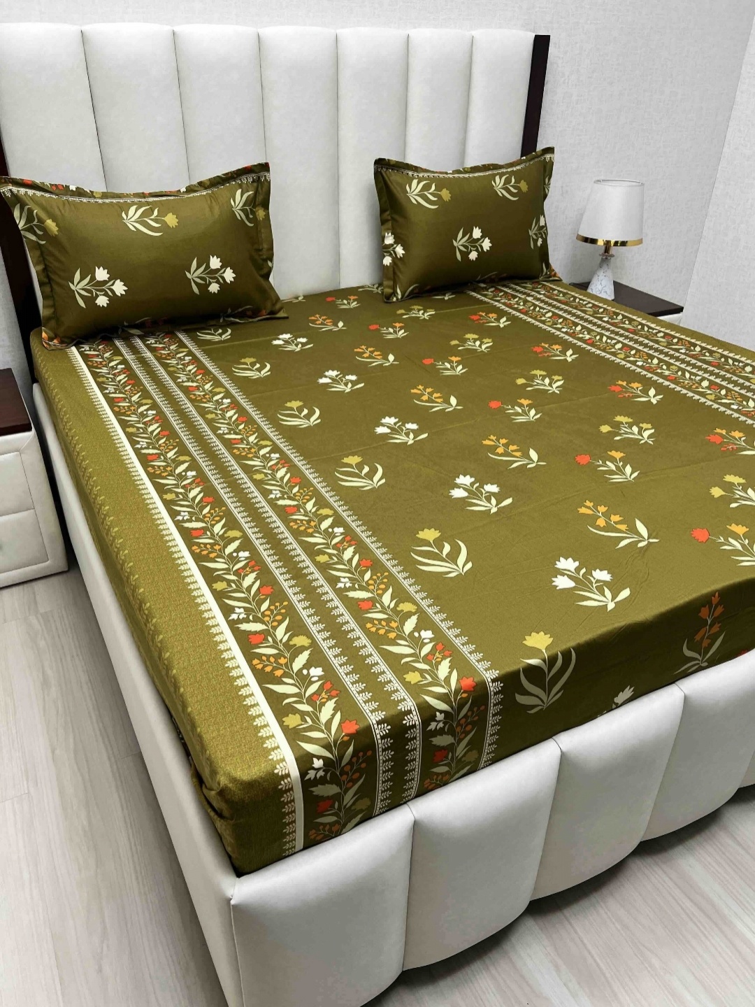 Pure Decor Green & White Floral Pure Cotton 220 TC Queen Bedsheet Set 2.28 m x 2.54 m
Pure Decor Green & White Floral Pure Cotton 220 TC Queen Bedsheet Set 2.28 m x 2.54 m