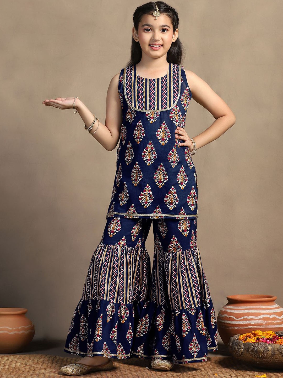 FASHION DREAM Girls Floral Printed Gotta Patti Straight Kurta With Sharara, Navy blue
FASHION DREAM Girls Floral Printed Gotta Patti Straight Kurta With Sharara, Navy blue