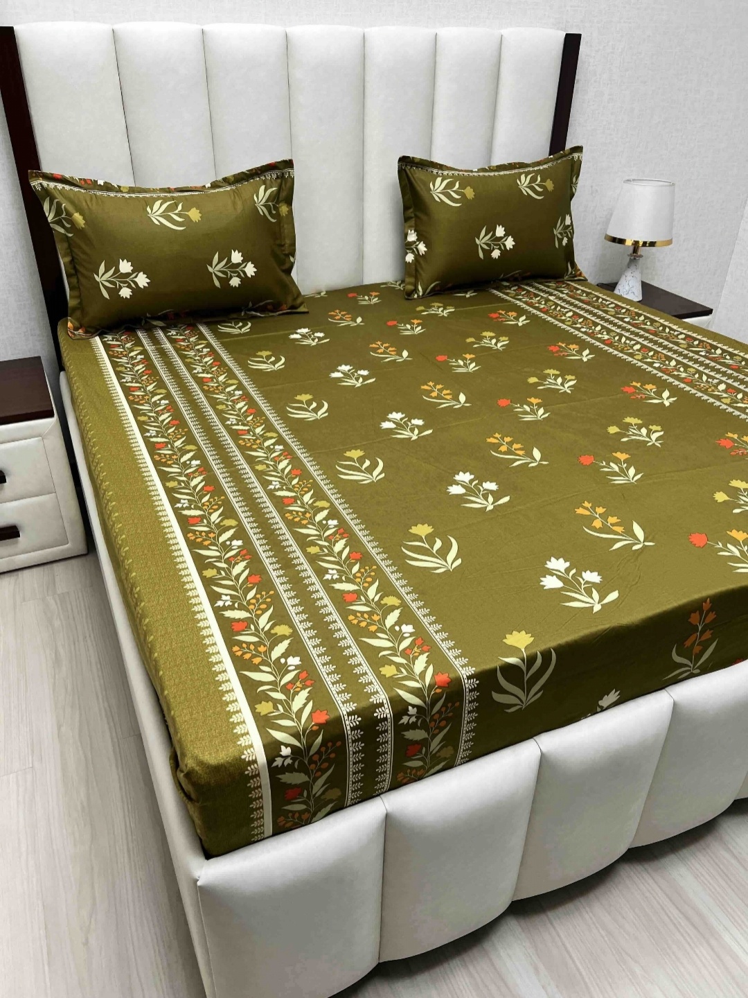 Pure Decor Green & White Floral Pure Cotton 200 TC Queen Bedsheet Set 2.28 m x 2.54 m
Pure Decor Green & White Floral Pure Cotton 200 TC Queen Bedsheet Set 2.28 m x 2.54 m