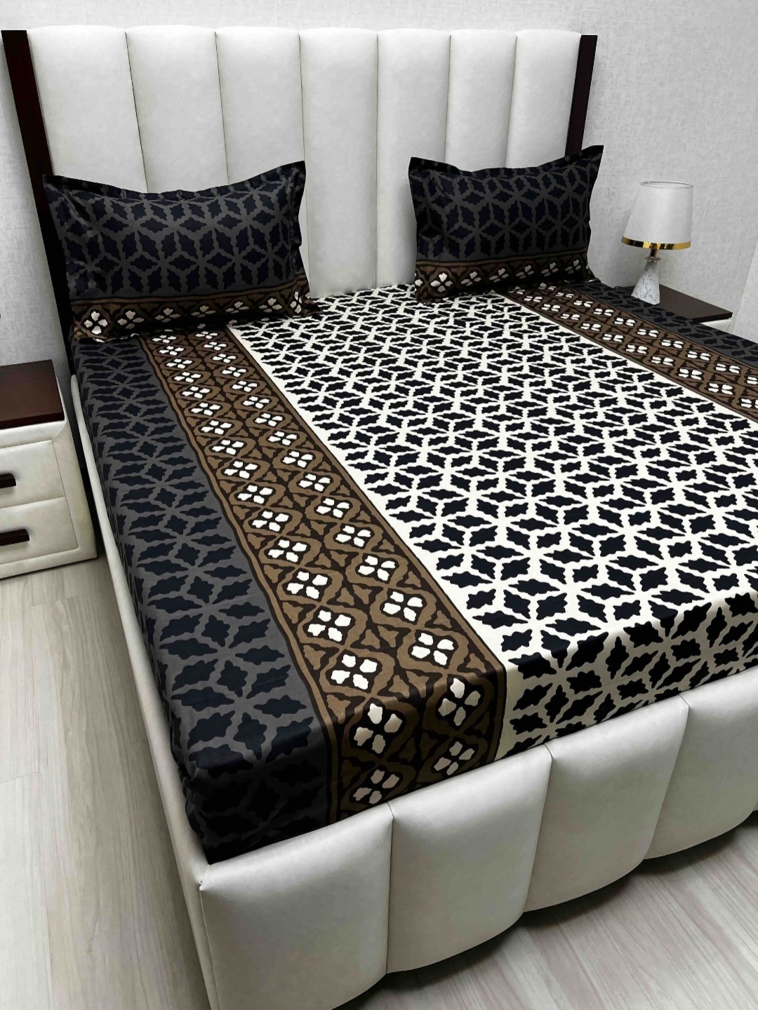 Pure Decor Brown & White Geometric Pure Cotton 350 TC Queen Bedsheet Set 2.28 m x 2.54 m
Pure Decor Brown & White Geometric Pure Cotton 350 TC Queen Bedsheet Set 2.28 m x 2.54 m
