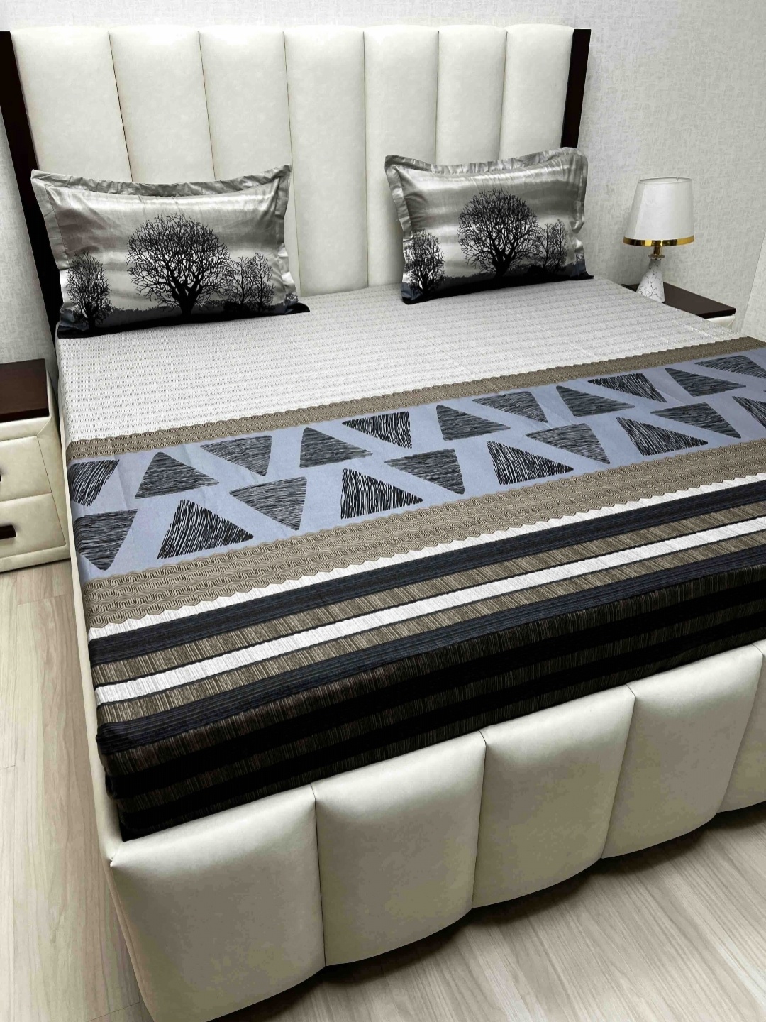Pure Decor Royal Lifestyle Geometric 350 TC Pure Cotton King Bedsheet Set-2.74 m x 2.74 m, White
Pure Decor Royal Lifestyle Geometric 350 TC Pure Cotton King Bedsheet Set-2.74 m x 2.74 m, White