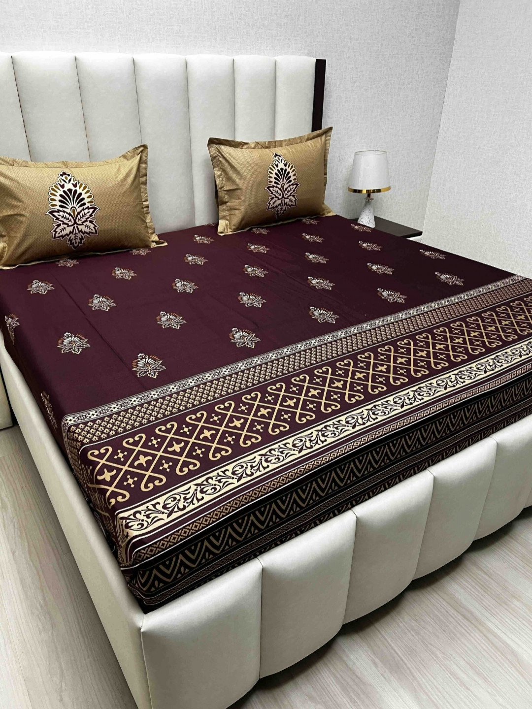Pure Decor Royal Lifestyle 330 TC Pure Cotton King Bedsheet Set-2.74 m x 2.74 m, Maroon
Pure Decor Royal Lifestyle 330 TC Pure Cotton King Bedsheet Set-2.74 m x 2.74 m, Maroon