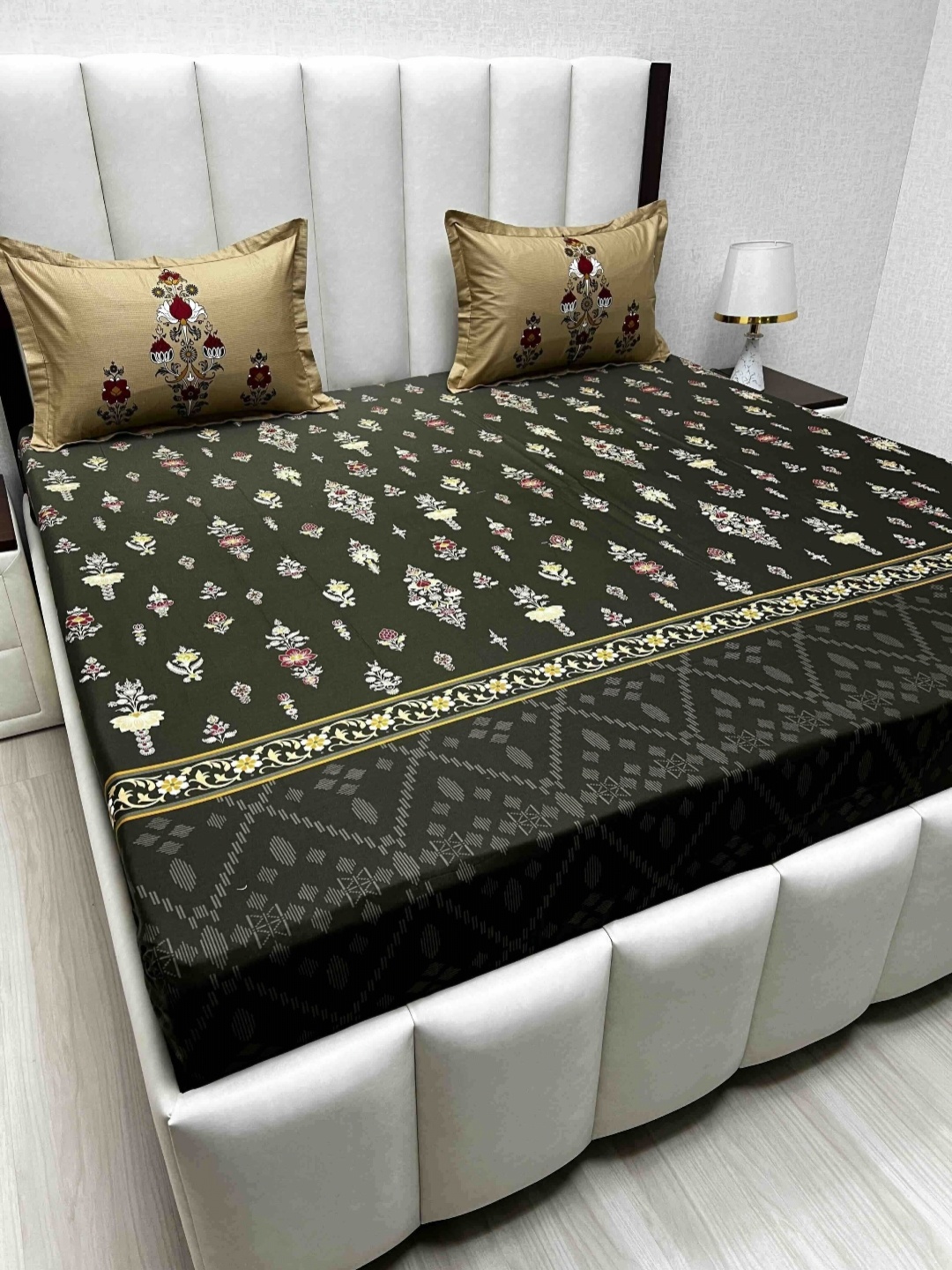 Pure Decor Royal Lifestyle Floral 330 TC Pure Cotton King Bedsheet Set-2.74 m x 2.74 m, Green
Pure Decor Royal Lifestyle Floral 330 TC Pure Cotton King Bedsheet Set-2.74 m x 2.74 m, Green