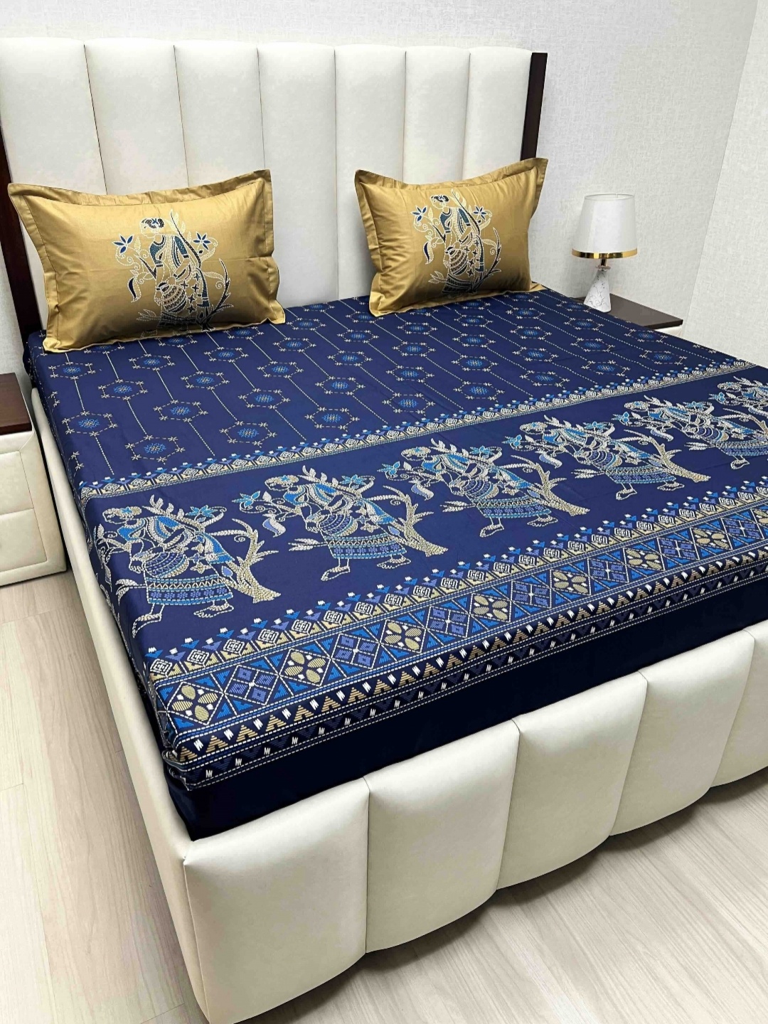 Pure Decor Blue & White Ethnic Motifs 260 TC Cotton King Bedsheet Set 2.74 m x 2.74 m
Pure Decor Blue & White Ethnic Motifs 260 TC Cotton King Bedsheet Set 2.74 m x 2.74 m