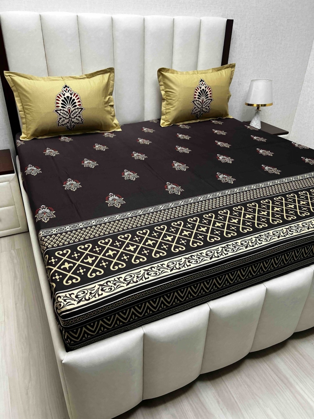 Pure Decor Brown & White Ethnic Motifs 250 TC Cotton King Bedsheet Set 2.74 m x 2.74 m
Pure Decor Brown & White Ethnic Motifs 250 TC Cotton King Bedsheet Set 2.74 m x 2.74 m