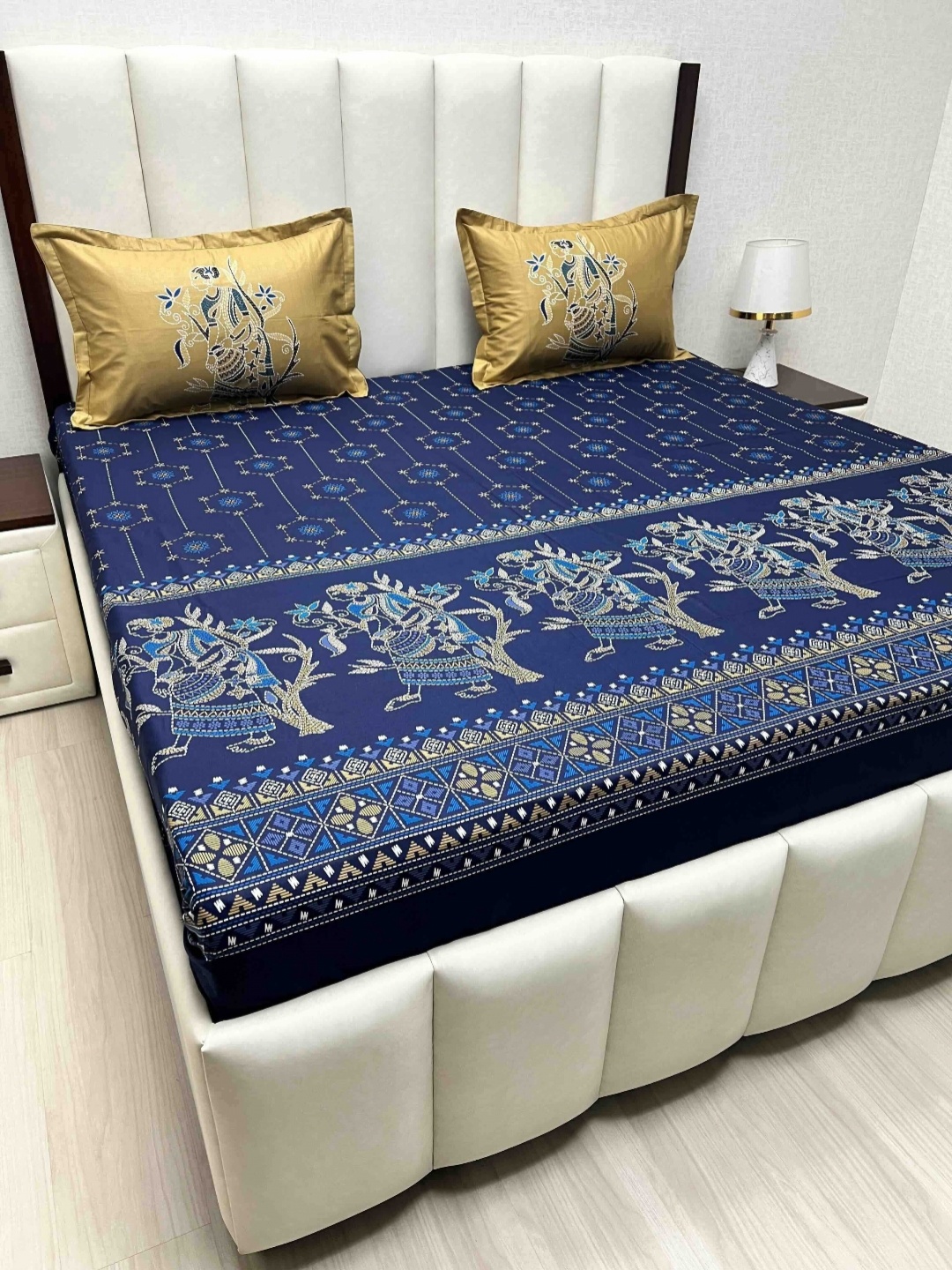 Pure Decor Blue & White Ethnic Motifs 240 TC Cotton King Bedsheet Set 2.74 m x 2.74 m
Pure Decor Blue & White Ethnic Motifs 240 TC Cotton King Bedsheet Set 2.74 m x 2.74 m