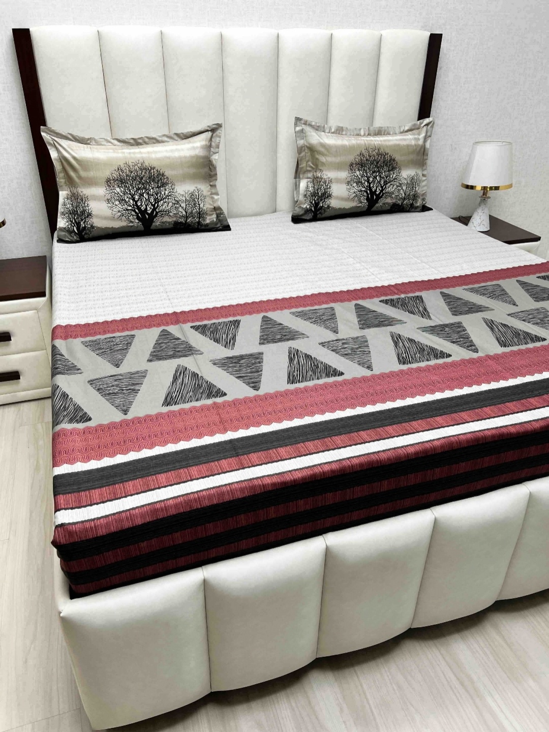 Pure Decor Royal Lifestyle White Geometric 240 TC Cotton King Bedsheet Set 2.74 m x 2.74 m
Pure Decor Royal Lifestyle White Geometric 240 TC Cotton King Bedsheet Set 2.74 m x 2.74 m