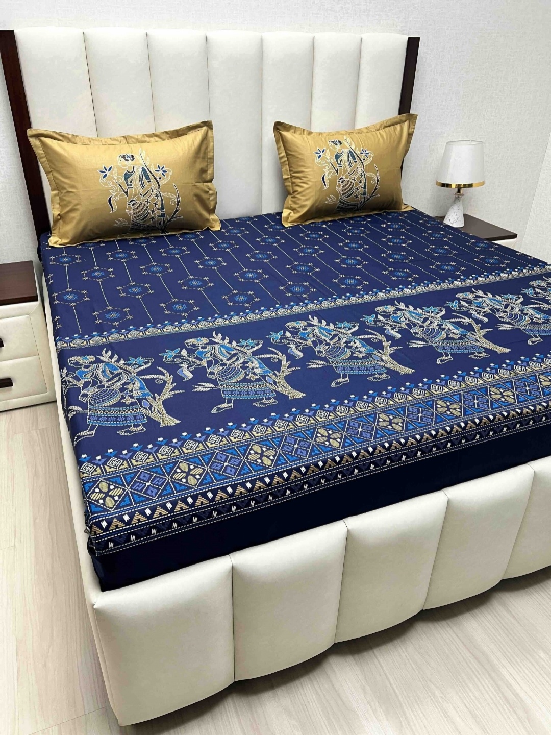 Pure Decor Blue & White Ethnic Motifs 220 TC Cotton King Bedsheet Set 2.74 m x 2.74 m
Pure Decor Blue & White Ethnic Motifs 220 TC Cotton King Bedsheet Set 2.74 m x 2.74 m