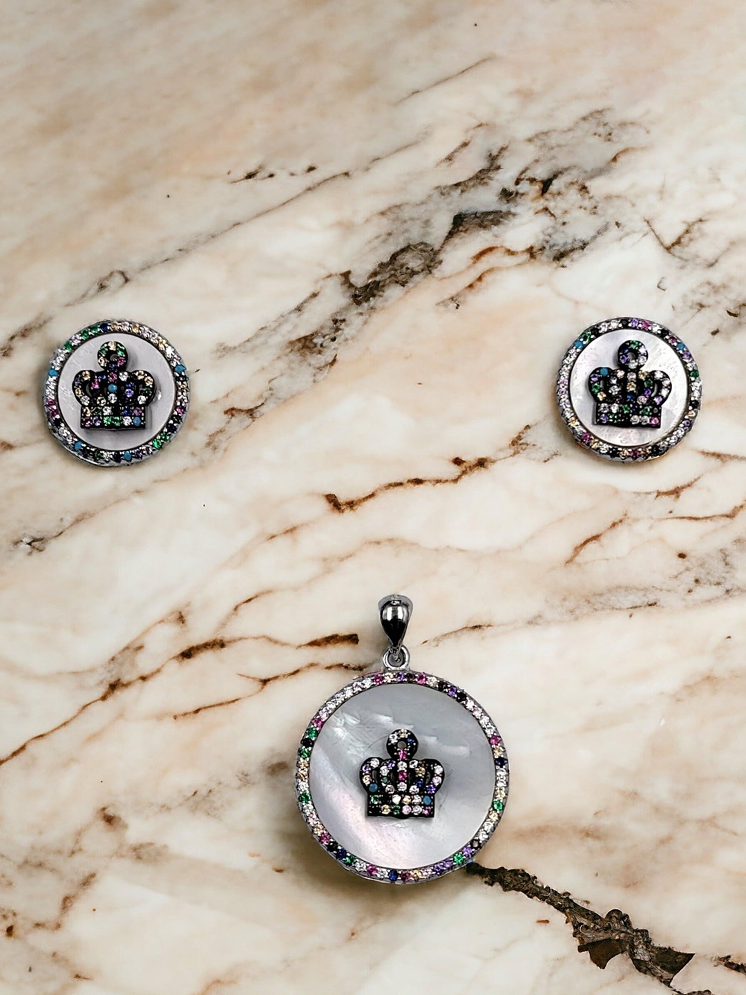 AMONROO 925 Sterling Silver Rhodium-Plated CZ-Studded Mini Crown Circle Pendant & Earrings
AMONROO 925 Sterling Silver Rhodium-Plated CZ-Studded Mini Crown Circle Pendant & Earrings