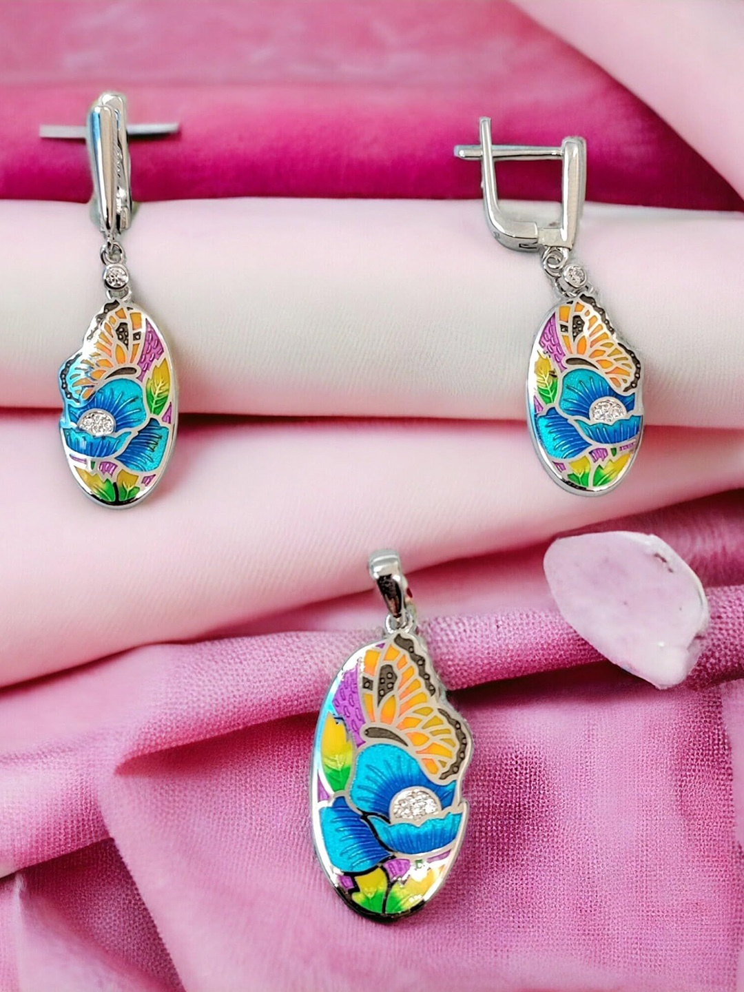 AMONROO 925 Sterling Silver Rhodium-Plated CZ Studded Butterfly Enamel Pendant and Earring
AMONROO 925 Sterling Silver Rhodium-Plated CZ Studded Butterfly Enamel Pendant and Earring