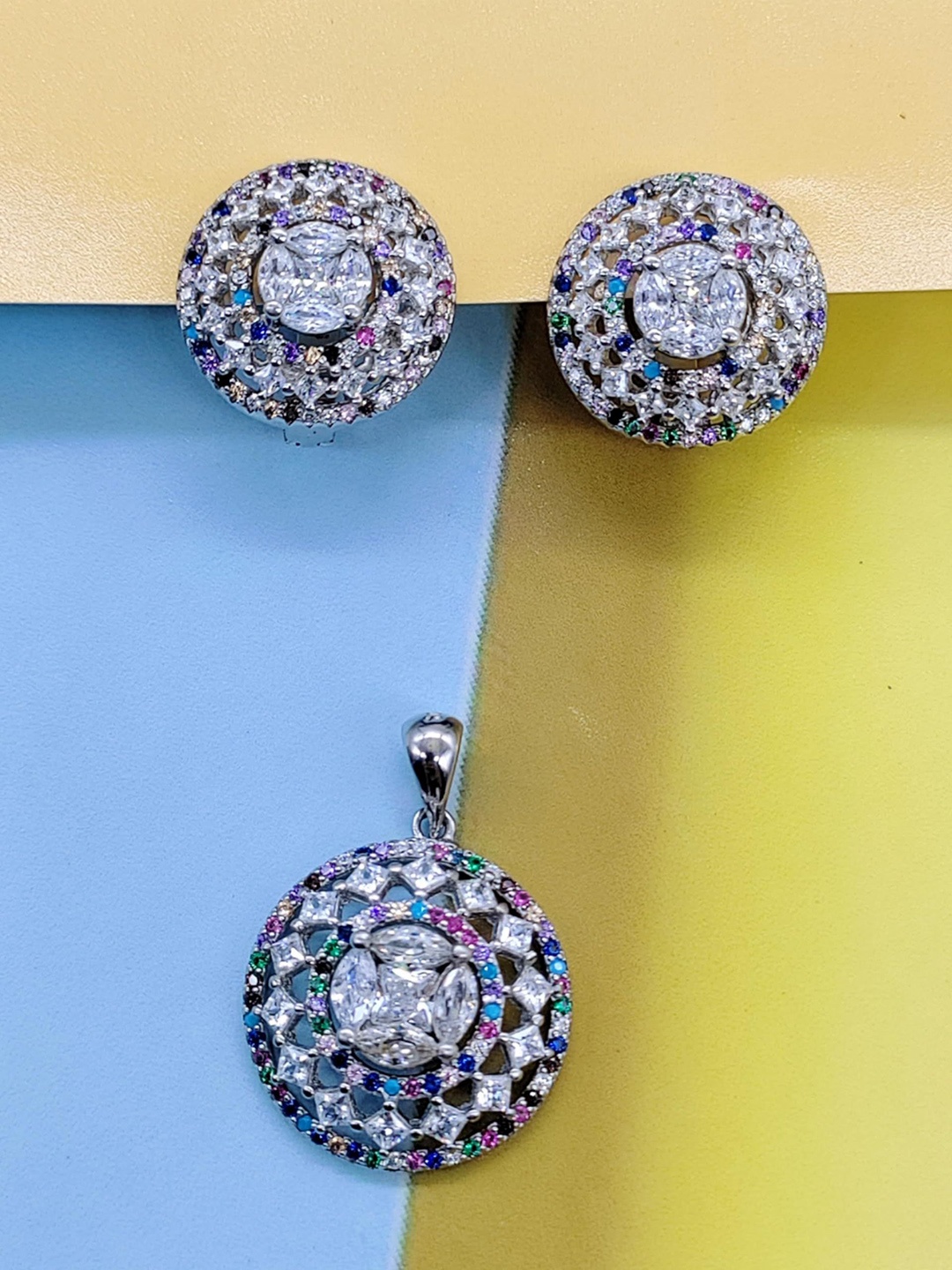 AMONROO 925 Sterling Silver Rhodium-Plated Cubic Zirconia-Studded Jewellery Set
AMONROO 925 Sterling Silver Rhodium-Plated Cubic Zirconia-Studded Jewellery Set