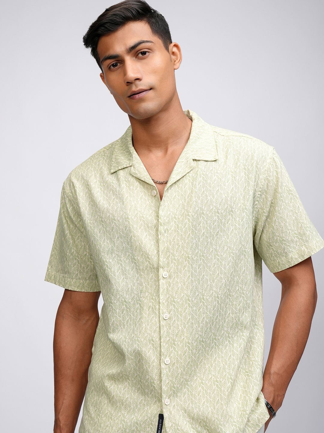 HIGHLANDER Men Relaxed Fit Cuban Collar Floral Printed Cotton Casual Shirt, Off white
HIGHLANDER Men Relaxed Fit Cuban Collar Floral Printed Cotton Casual Shirt, Off white