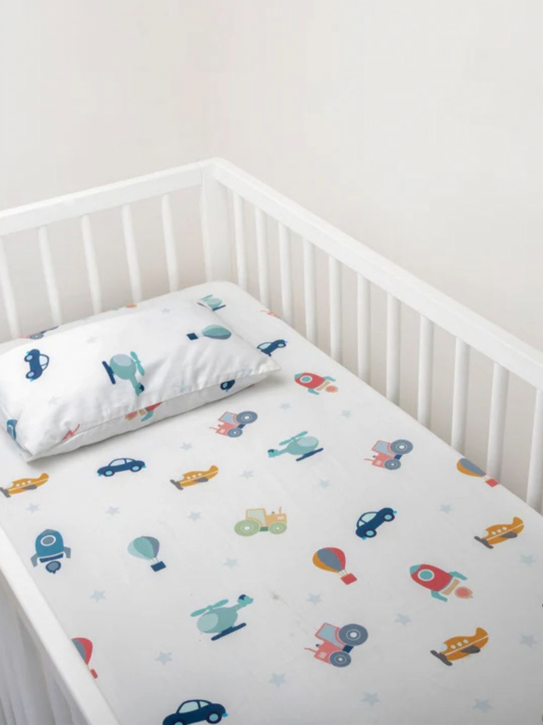 WAXWINGO White & Blue Gaddi Fitted Cotton 144 TC Bedsheet with 1 Pillow Cover-3.55mx1.77m
WAXWINGO White & Blue Gaddi Fitted Cotton 144 TC Bedsheet with 1 Pillow Cover-3.55mx1.77m