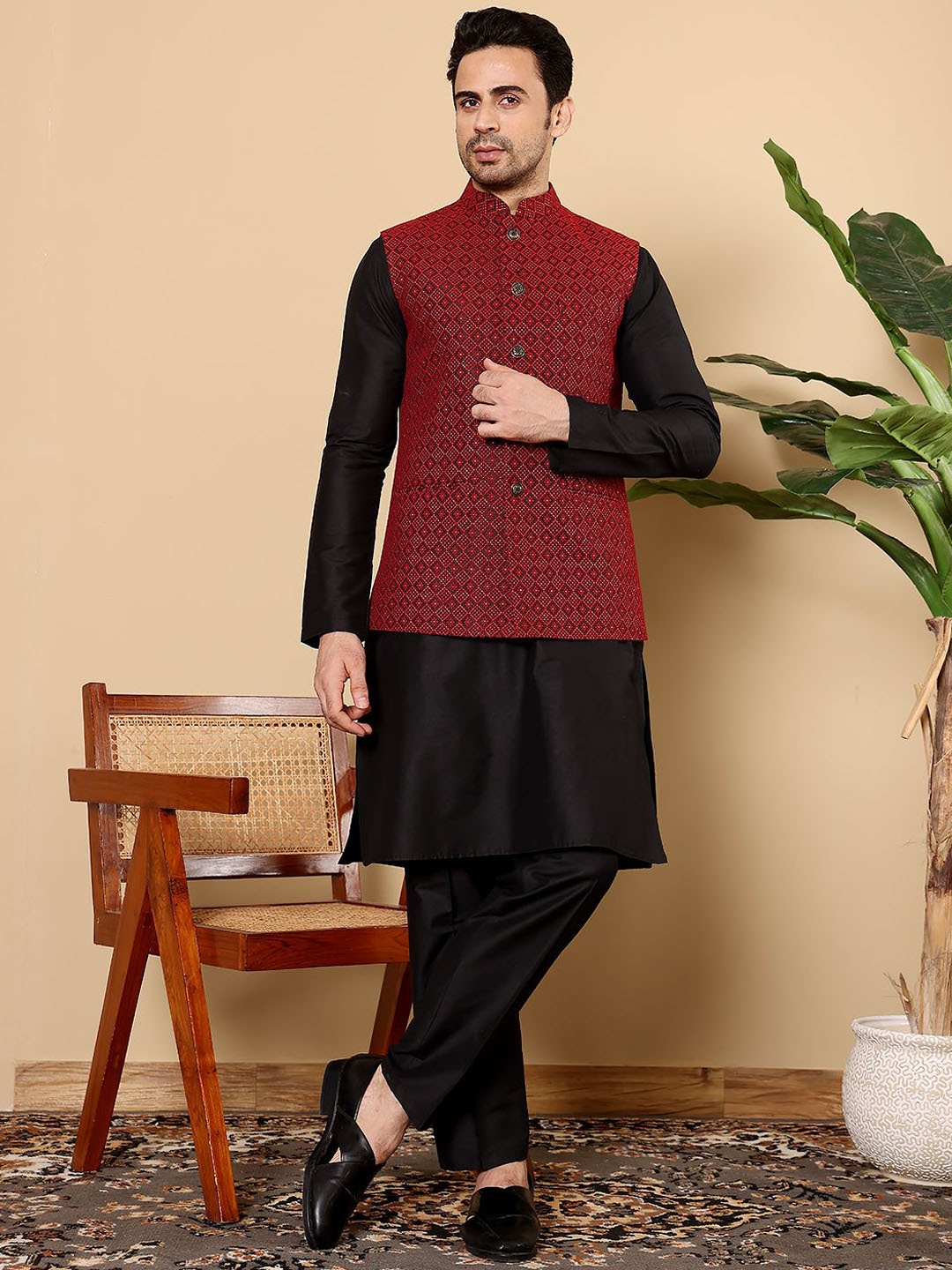MULTI SHADES Mandarin Collar Straight Kurta & Pyjamas With Embroidered Nehru Jacket, Red
MULTI SHADES Mandarin Collar Straight Kurta & Pyjamas With Embroidered Nehru Jacket, Red