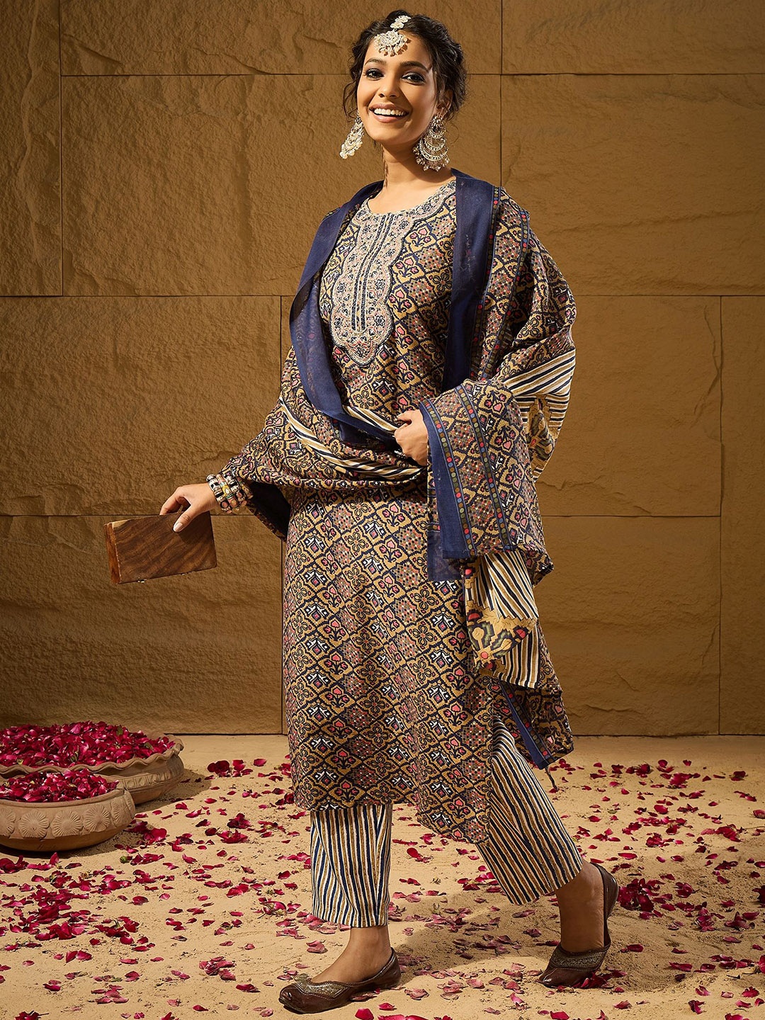 Anouk Blue Ethnic Motifs Printed Thread Work Straight Kurta With Trousers & Dupatta
Anouk Blue Ethnic Motifs Printed Thread Work Straight Kurta With Trousers & Dupatta