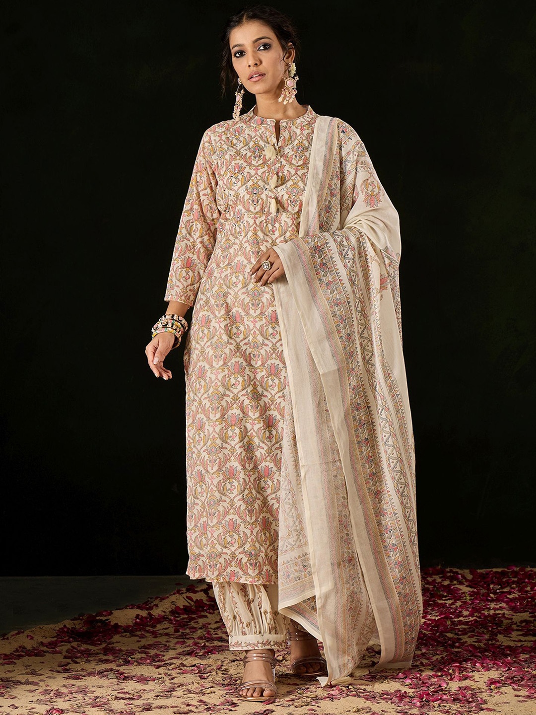 Anouk Cream Floral Printed Mandarin Collar Mirror Work Straight Kurta & Trouser & Dupatta
Anouk Cream Floral Printed Mandarin Collar Mirror Work Straight Kurta & Trouser & Dupatta