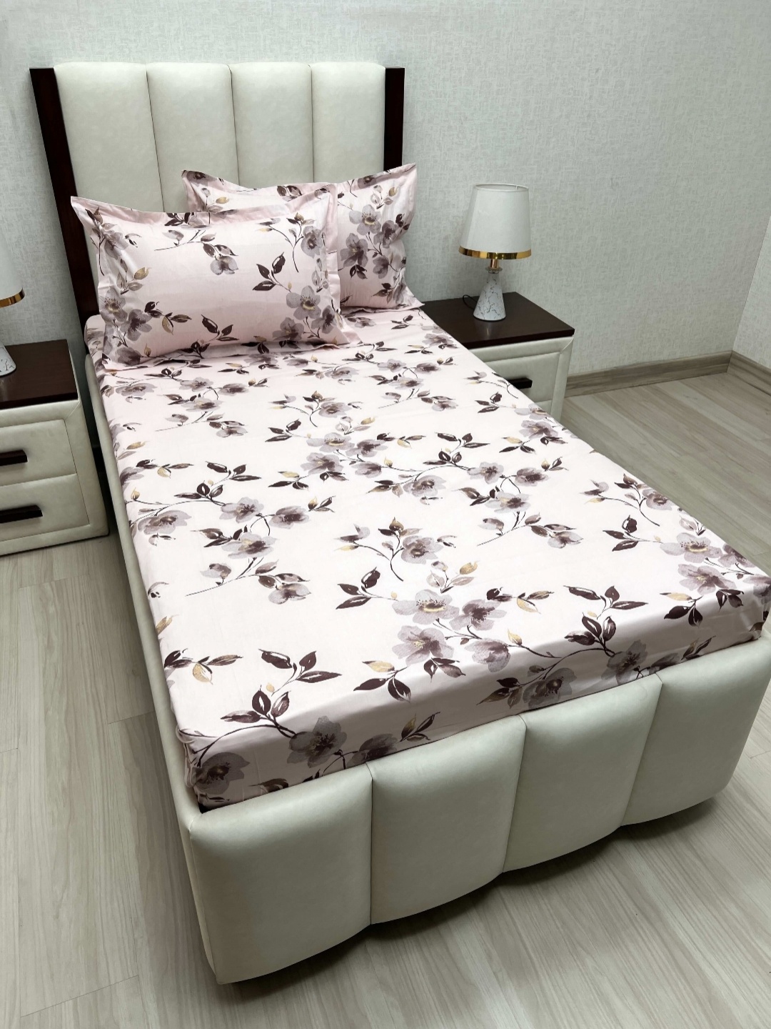 Pure Decor Lounge Pink Floral Printed Pure Cotton 300 TC Single Bedsheet Set 2.36 x 1.73 m
Pure Decor Lounge Pink Floral Printed Pure Cotton 300 TC Single Bedsheet Set 2.36 x 1.73 m