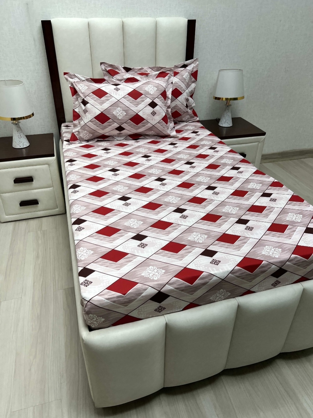 Pure Decor Lounge Red Printed Pure Cotton 300 TC Single Bedsheet Set 2.36 x 1.73 m, White
Pure Decor Lounge Red Printed Pure Cotton 300 TC Single Bedsheet Set 2.36 x 1.73 m, White