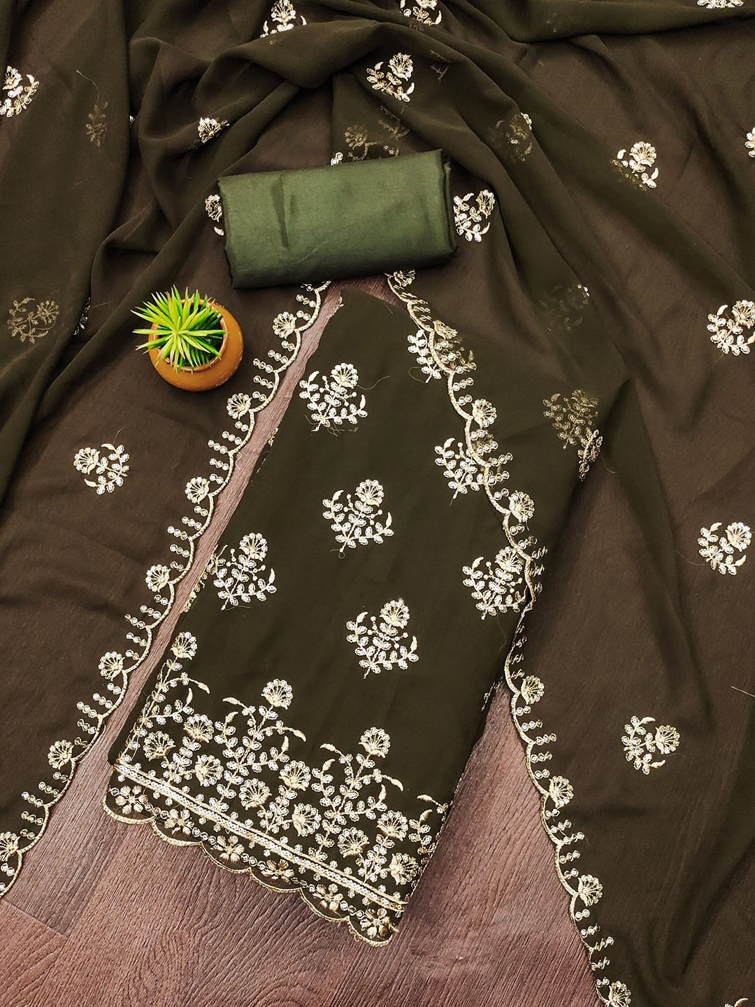LeeliPeeri Designer Ethnic Motifs Embroidered Georgette Unstitched Dress Material, Green
LeeliPeeri Designer Ethnic Motifs Embroidered Georgette Unstitched Dress Material, Green