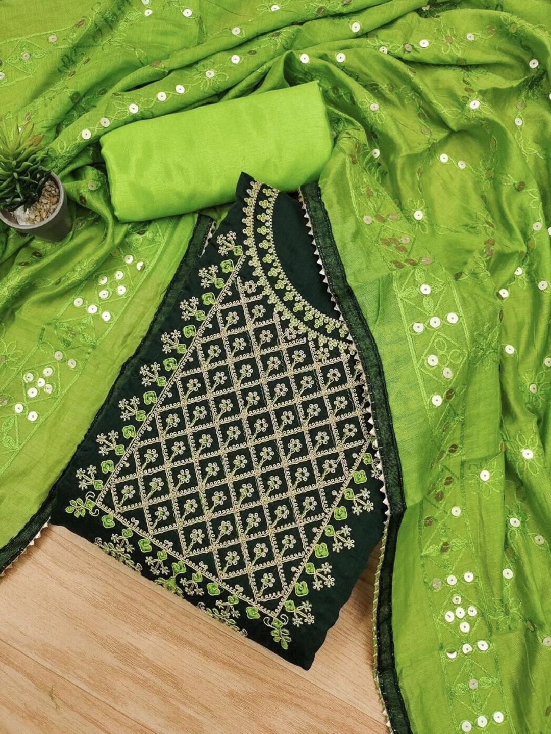 LeeliPeeri Designer Floral Embroidered Sequinned Unstitched Dress Material, Green
LeeliPeeri Designer Floral Embroidered Sequinned Unstitched Dress Material, Green